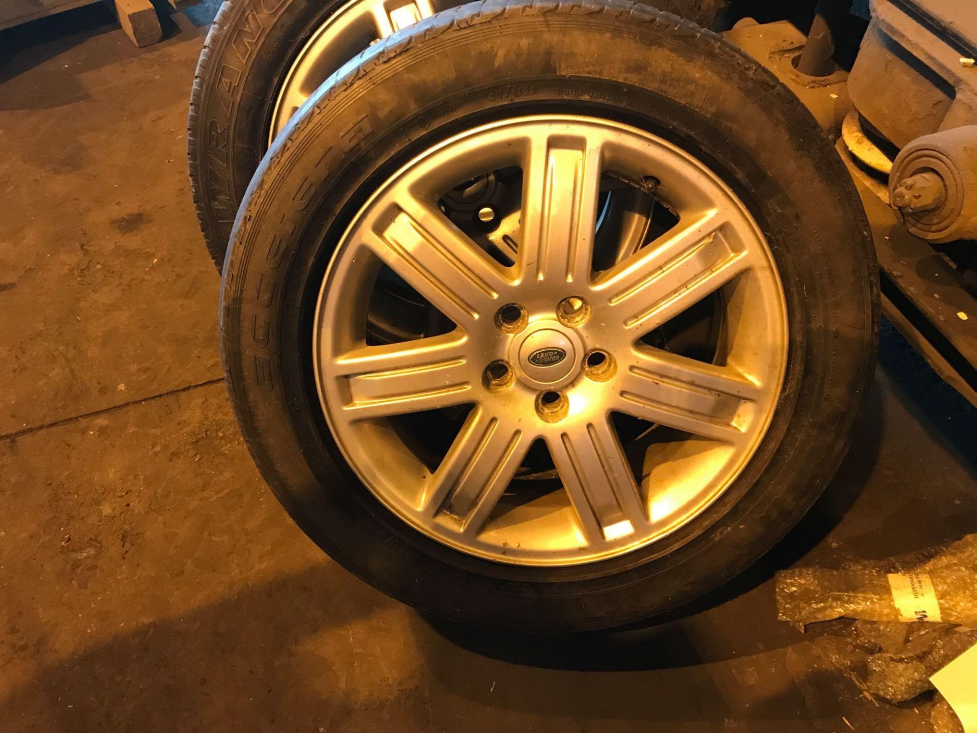 Range Rover P38 19 inch wheels with part worn tires 255X 55X 19 - Image 3 of 3