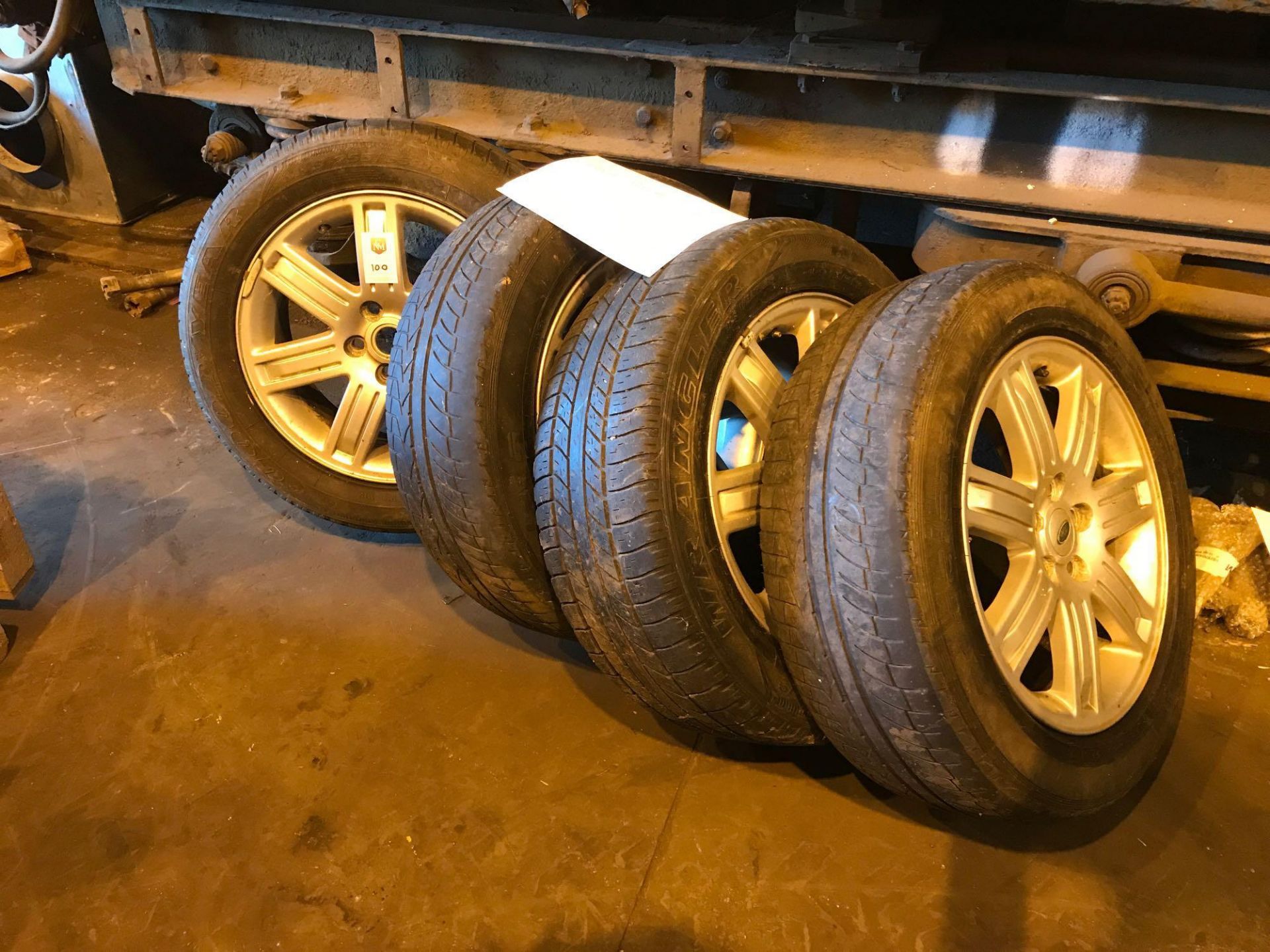 Range Rover P38 19 inch wheels with part worn tires 255X 55X 19 - Image 2 of 3