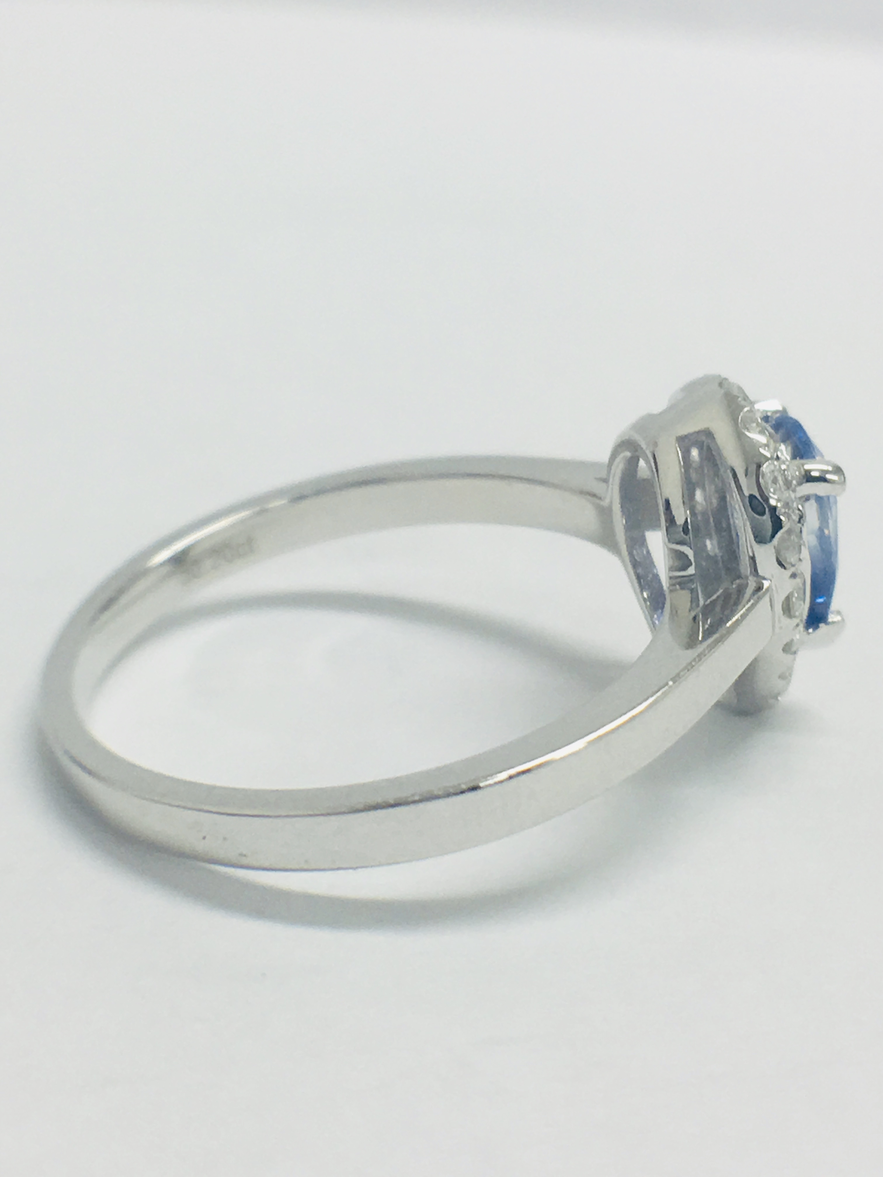 14Ct White Gold Sapphire And Diamond Ring. - Image 6 of 10