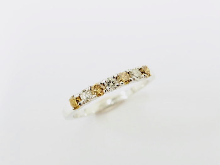 18Ct White Gold Yellow Diamond And White Diamond Eternity Ring Low Reserve. - Image 2 of 4