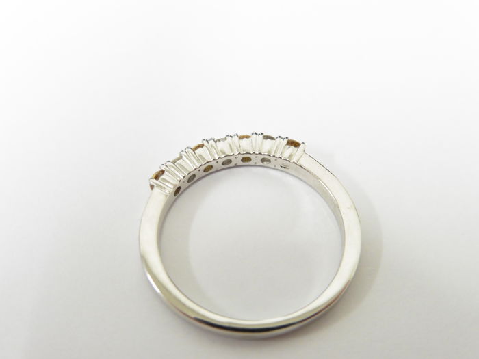18Ct White Gold Yellow Diamond And White Diamond Eternity Ring Low Reserve. - Image 4 of 4