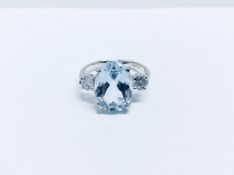 18Ct White Gold Blue Topaz Diamond Ring,