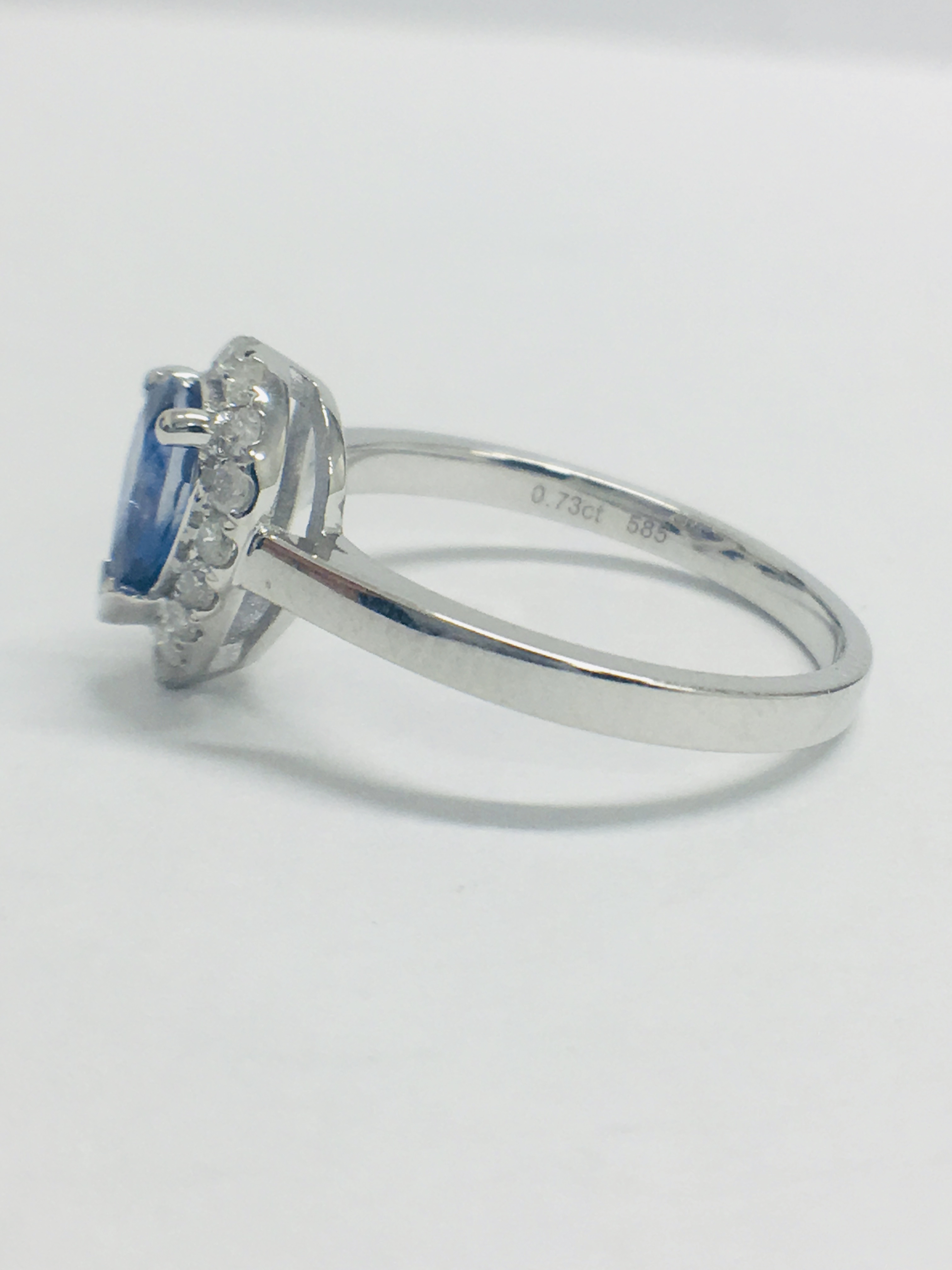 14Ct White Gold Sapphire And Diamond Ring. - Image 3 of 10
