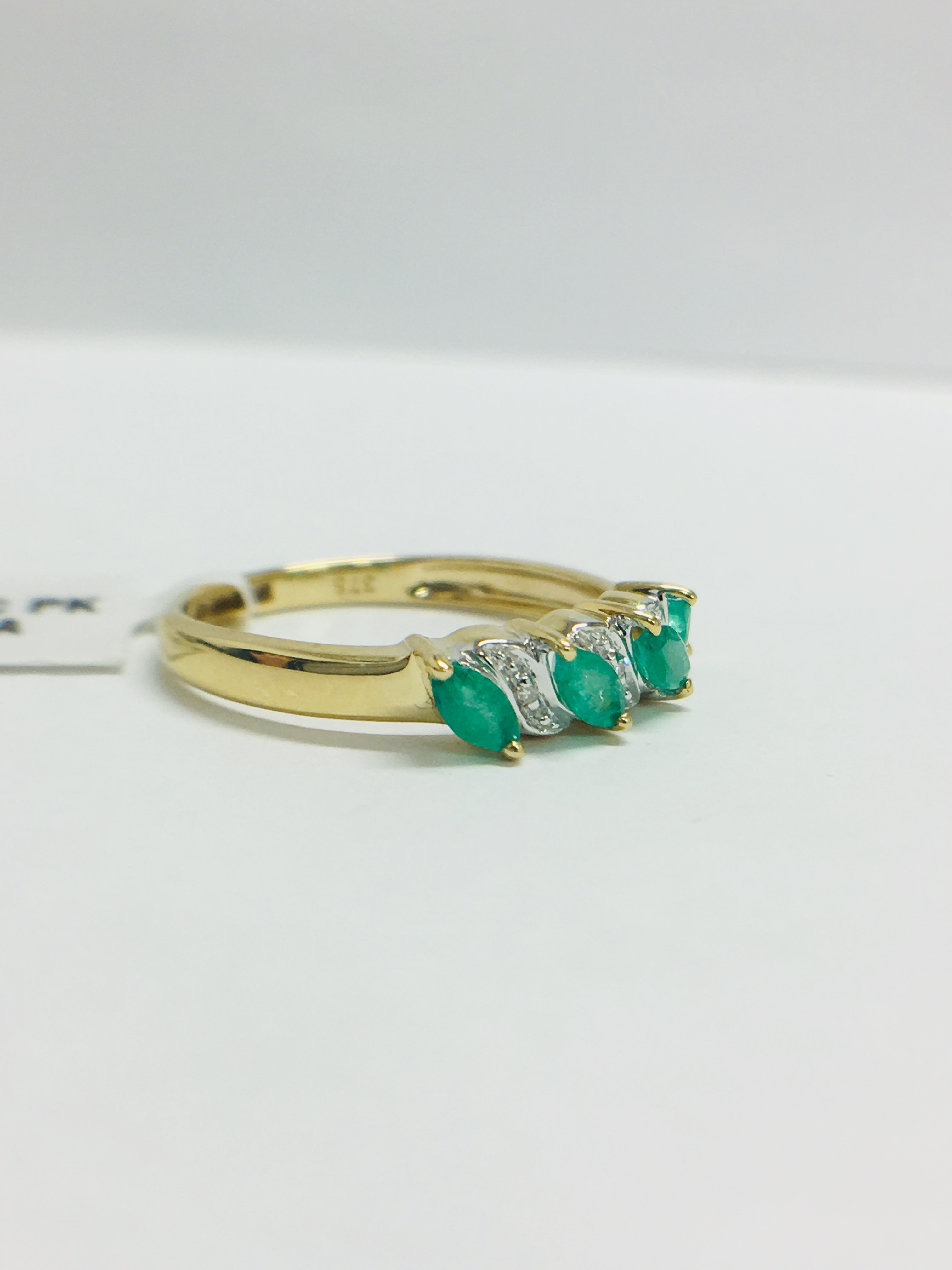 9ct yellow gold emerald and diamond ring - Image 9 of 11