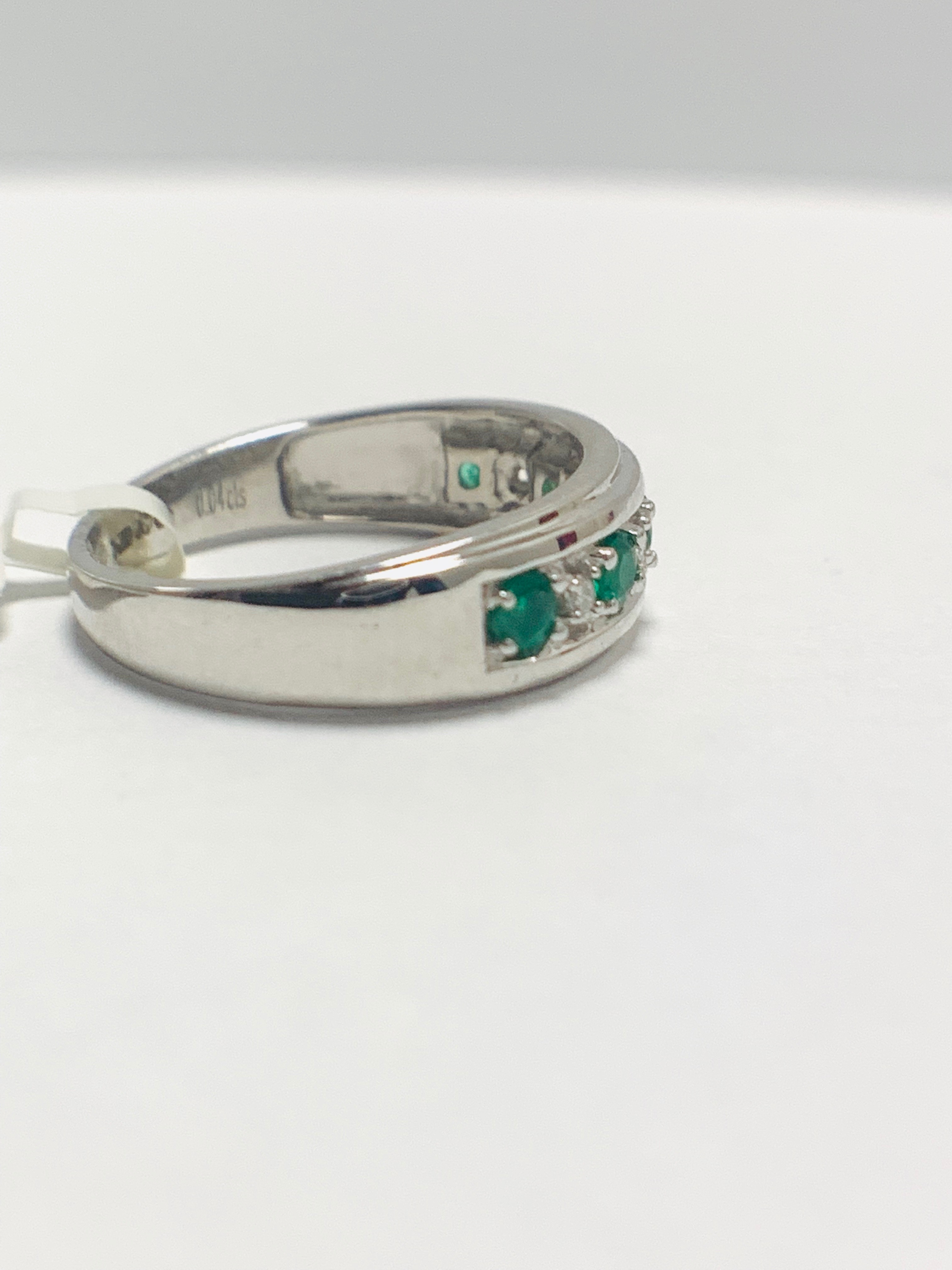 9ct white gold emerald diamond band ring. - Image 6 of 8