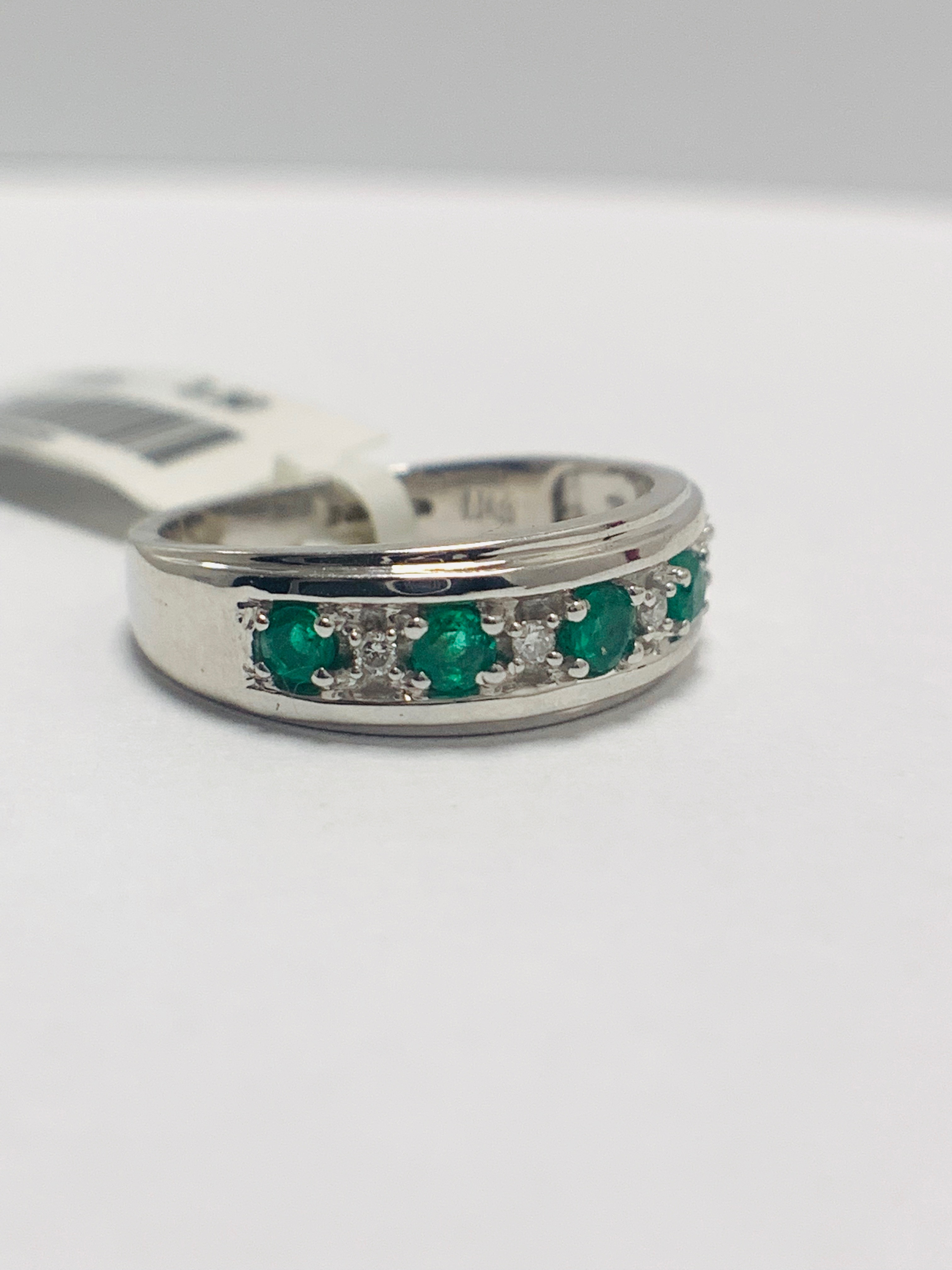 9ct white gold emerald diamond band ring. - Image 2 of 8