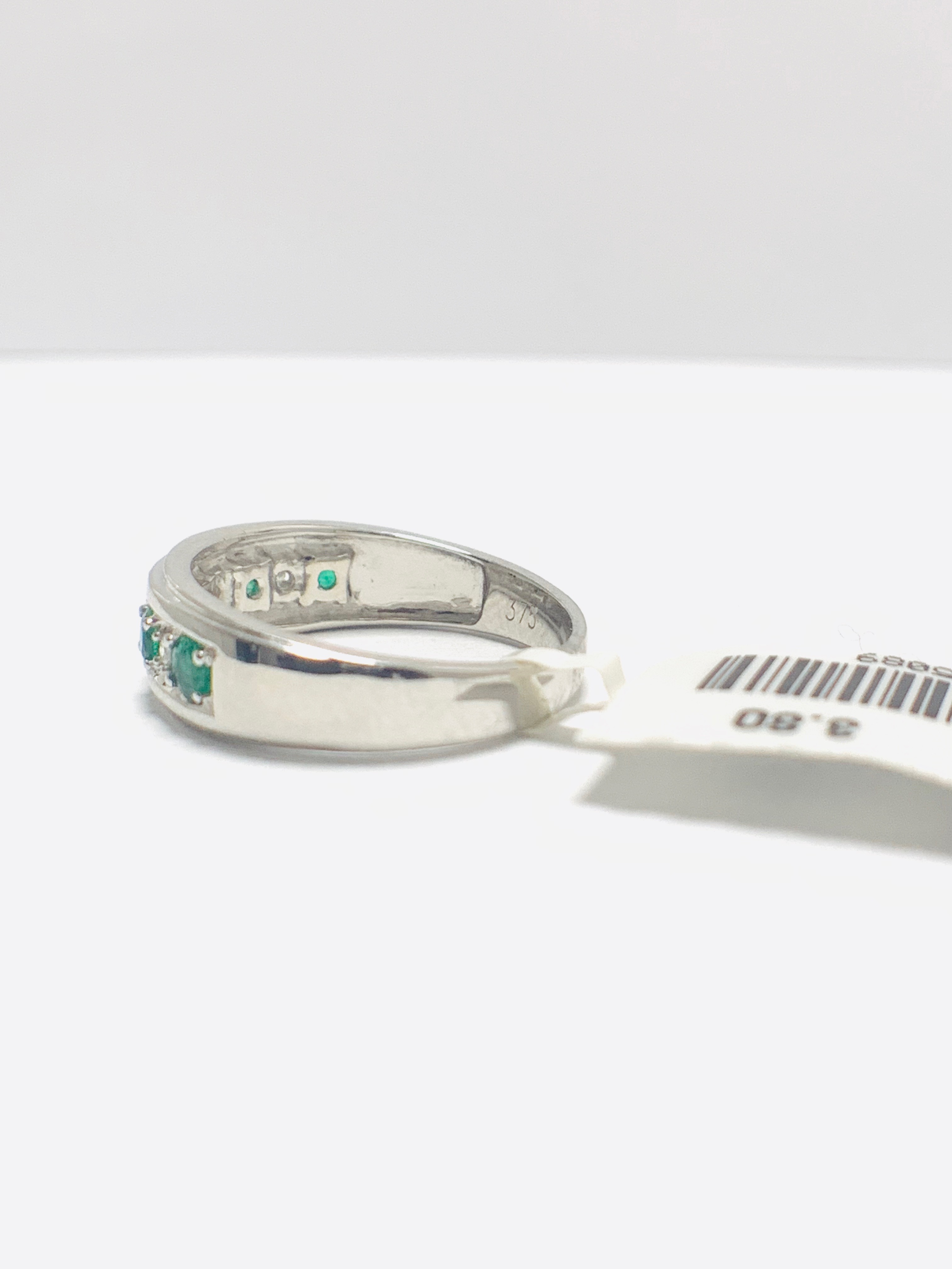 9ct white gold emerald diamond band ring. - Image 3 of 8