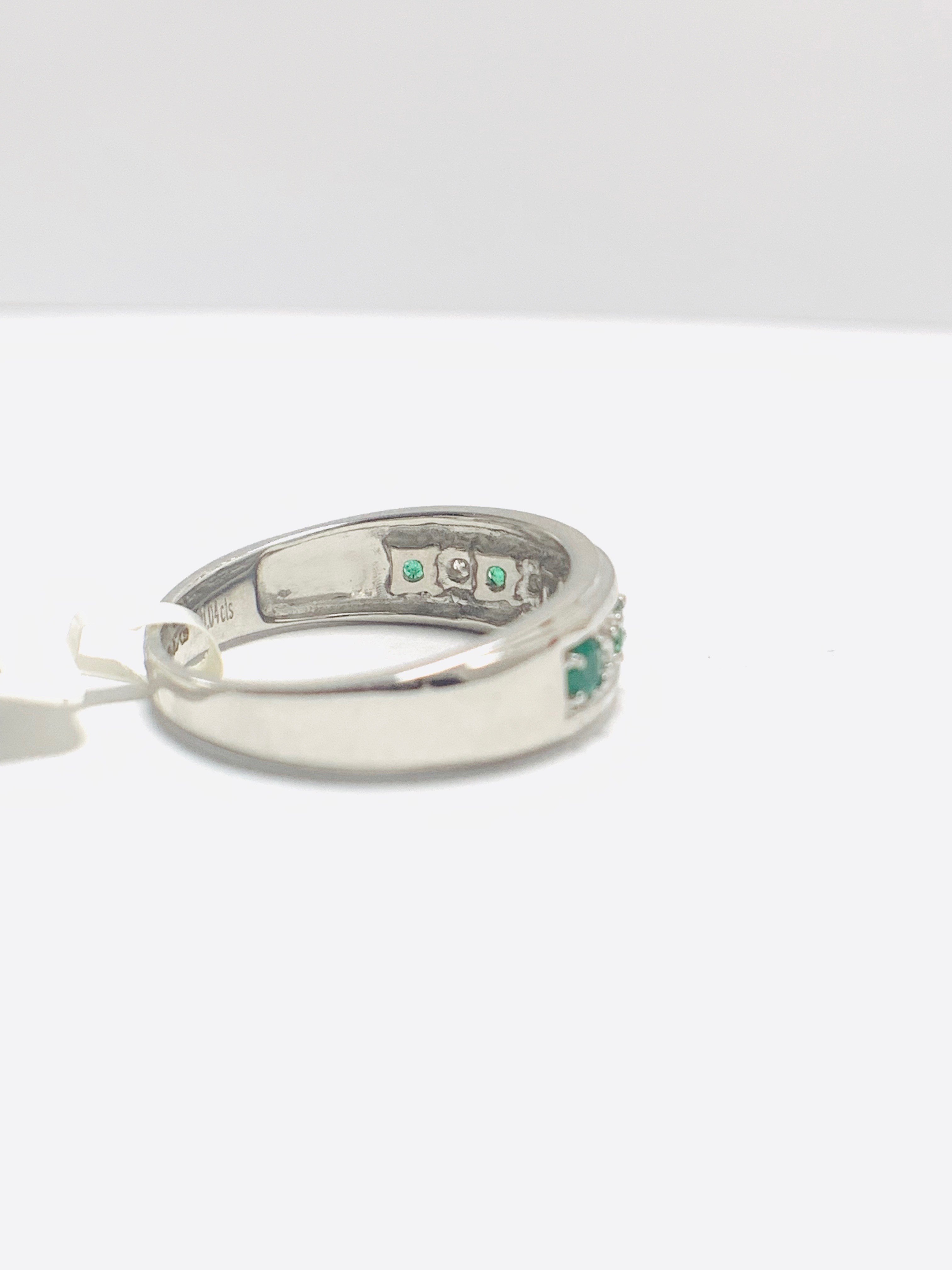 9ct white gold emerald diamond band ring. - Image 5 of 8