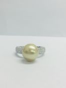 14Ct White Gold Pearl & Diamond Ring.