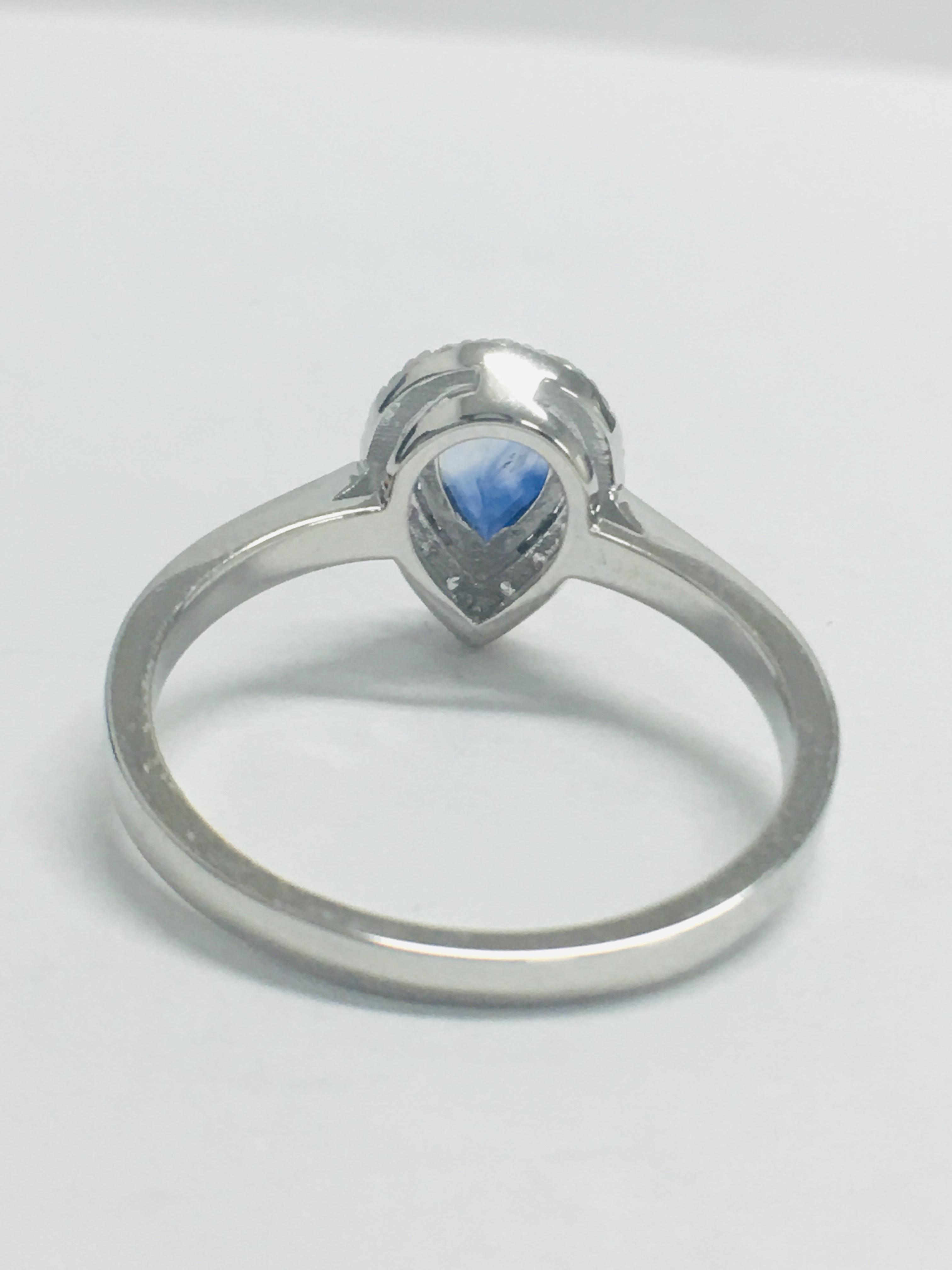 14Ct White Gold Sapphire And Diamond Ring. - Image 5 of 10