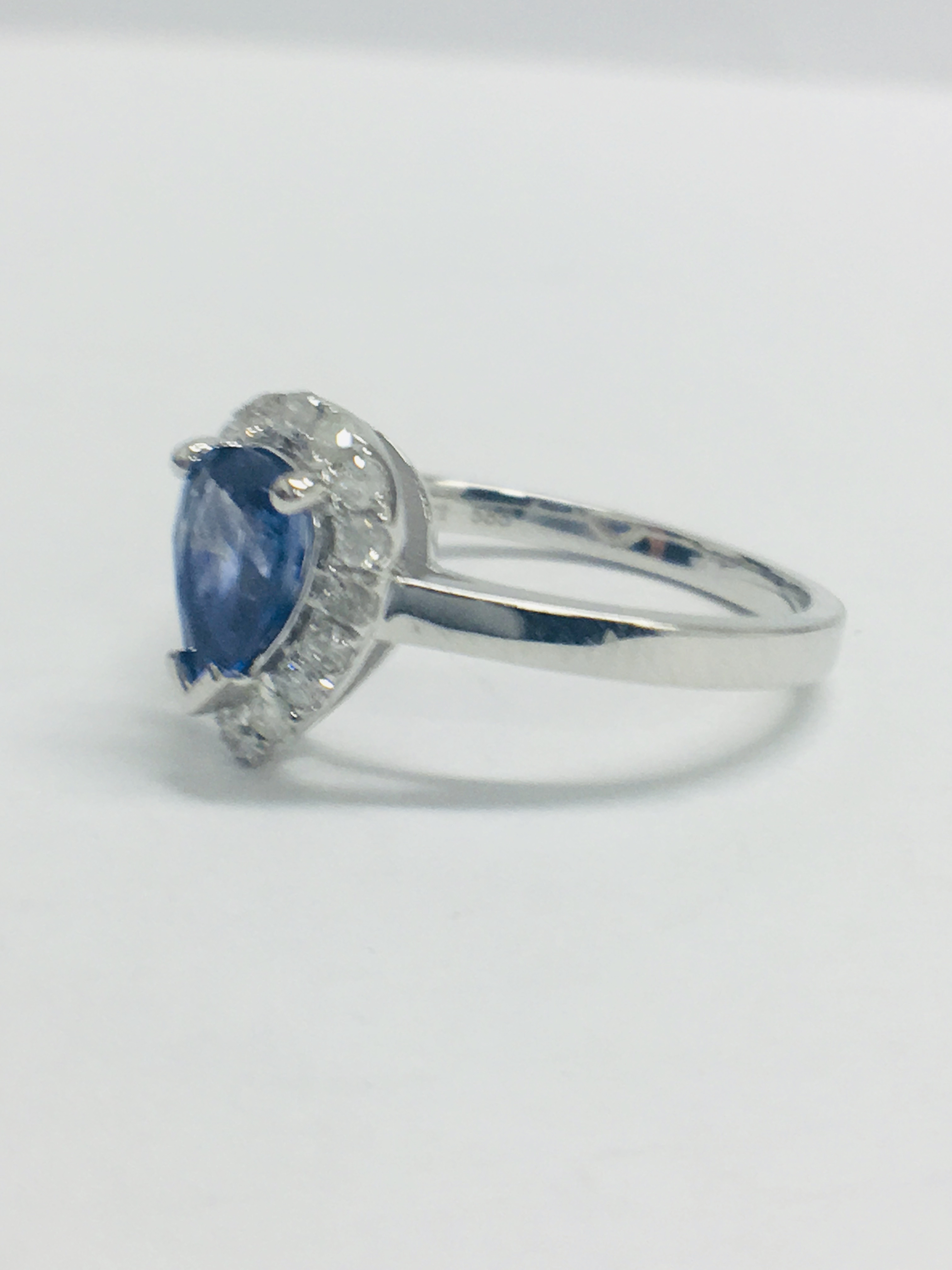14Ct White Gold Sapphire And Diamond Ring. - Image 2 of 10