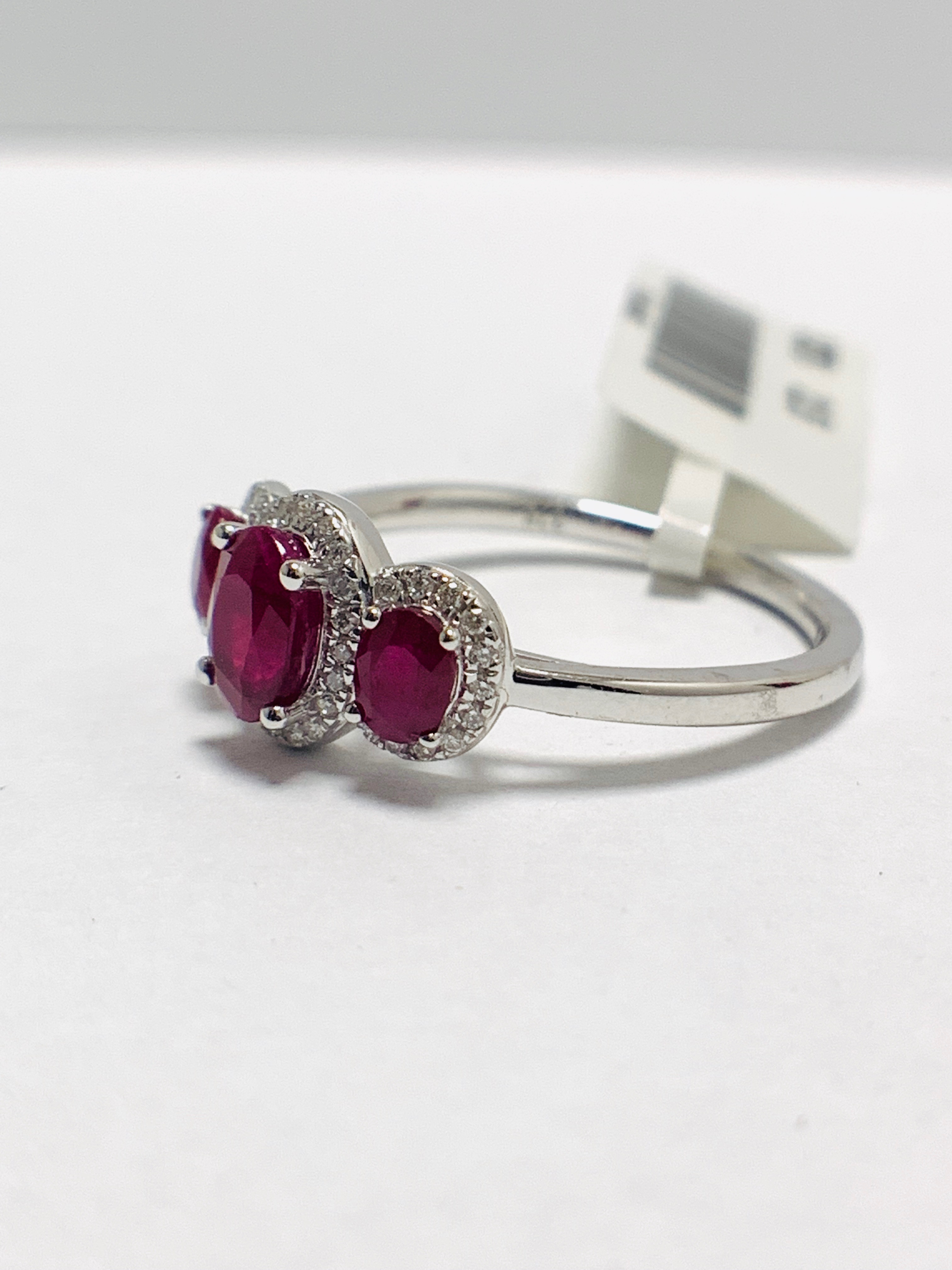 9ct white Gold Ruby trilogy style ring - Image 2 of 8
