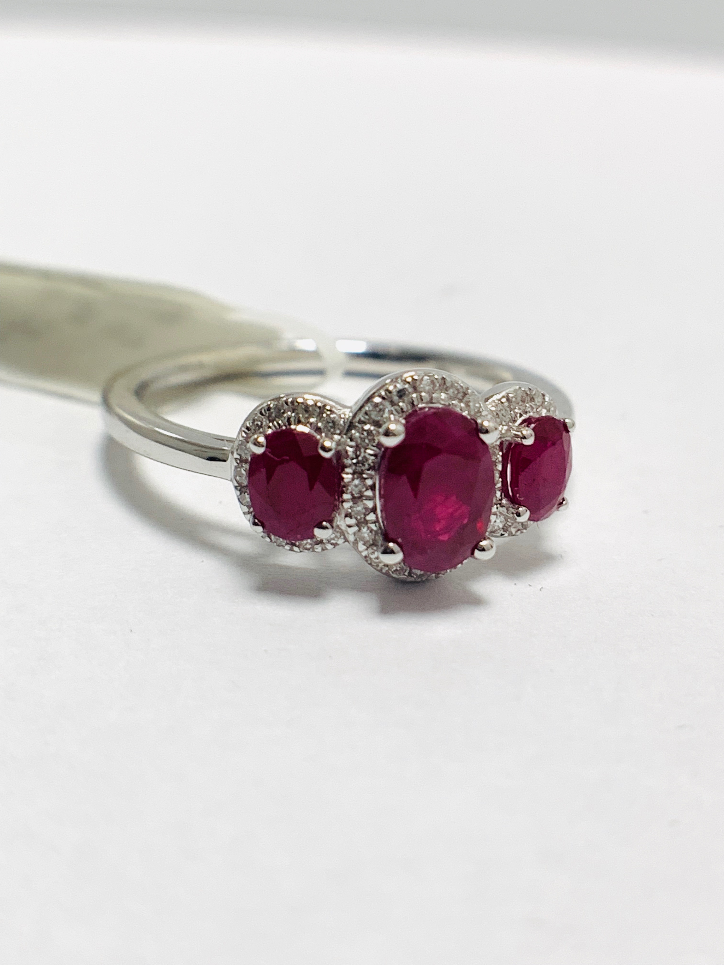 9ct white Gold Ruby trilogy style ring - Image 8 of 8