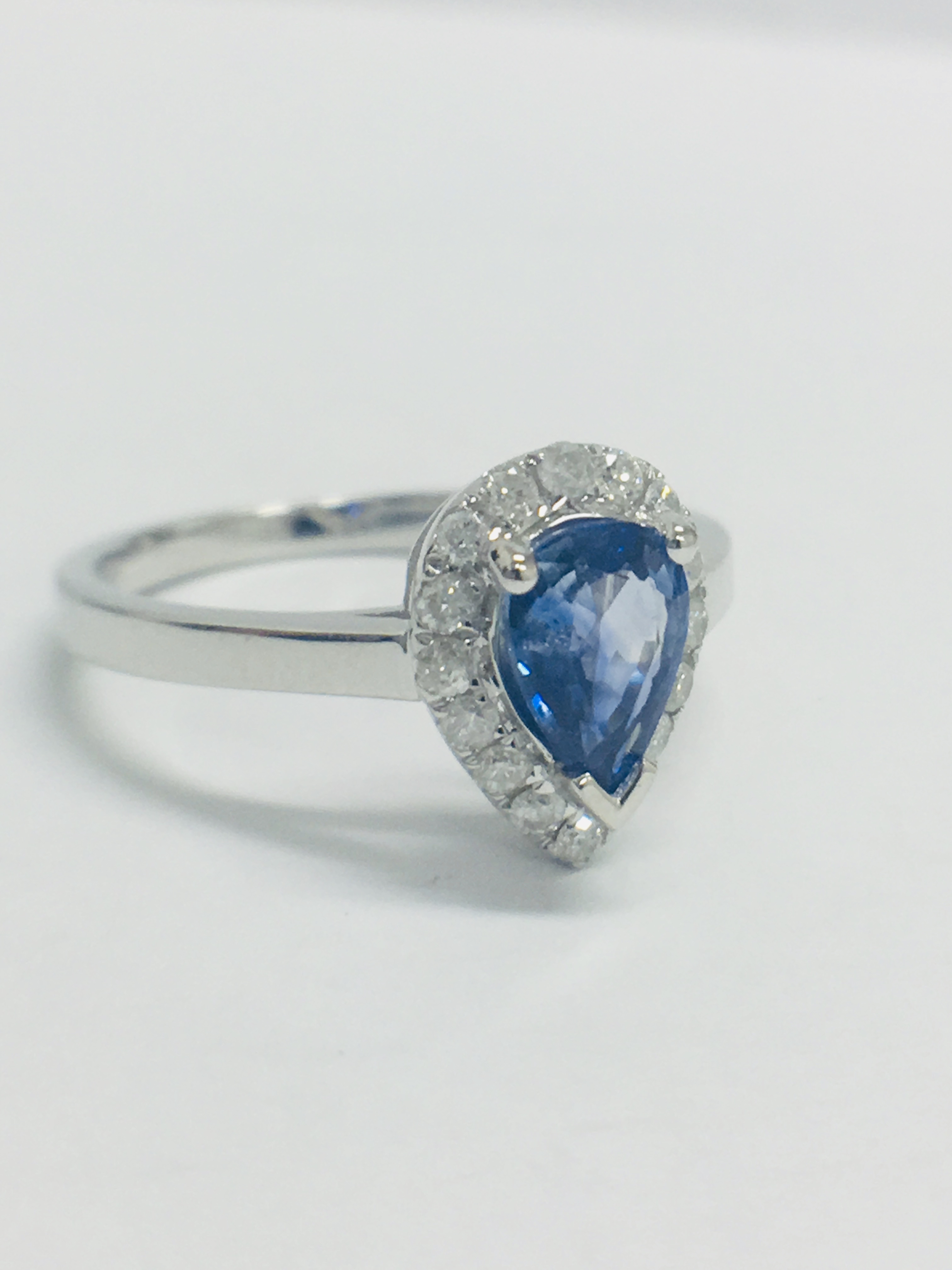 14Ct White Gold Sapphire And Diamond Ring. - Image 7 of 10