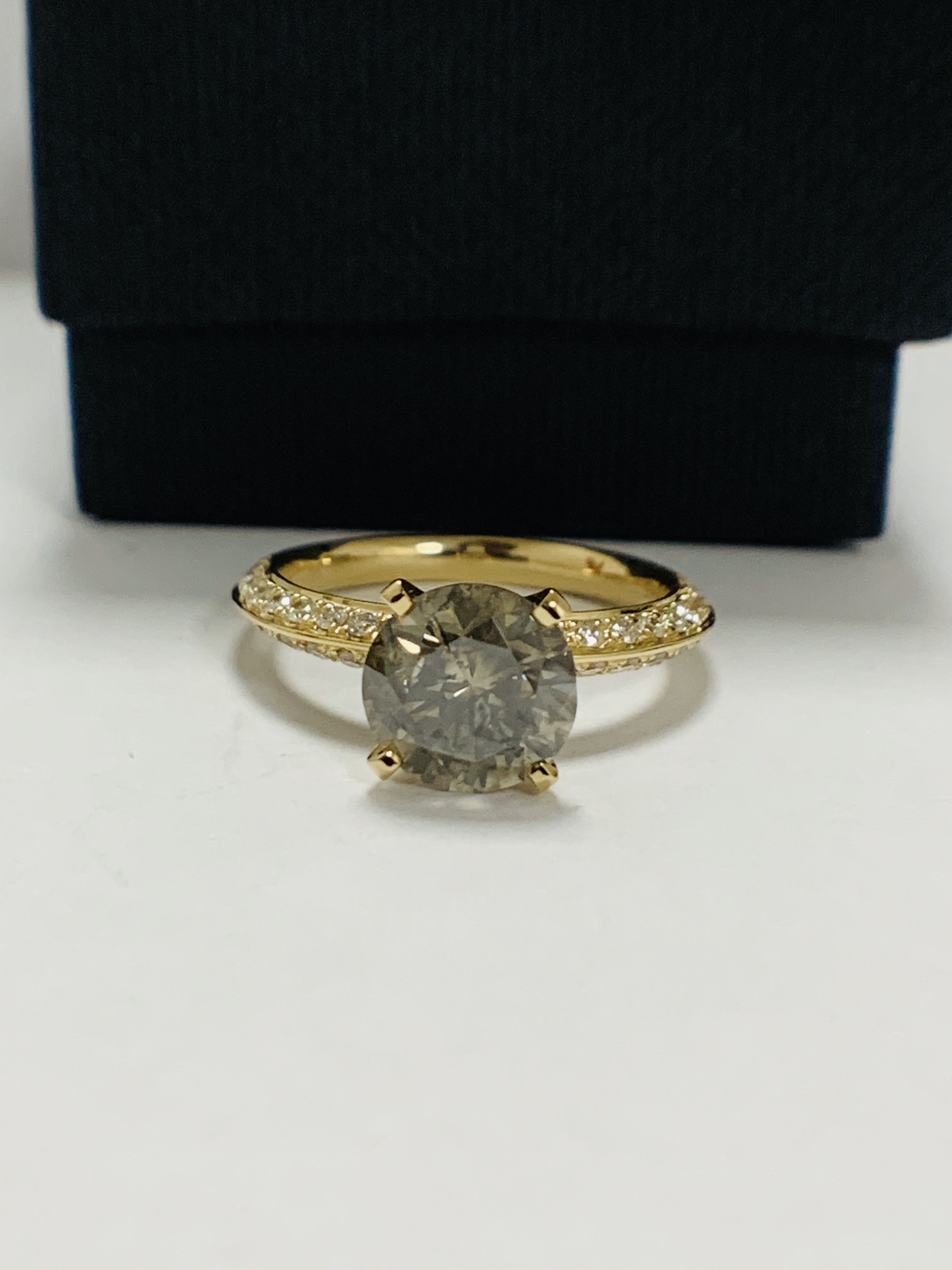 14ct Yellow Gold Diamond ring featuring centre, round brilliant cut, cognac Diamond (2.03ct), claw s - Image 10 of 13