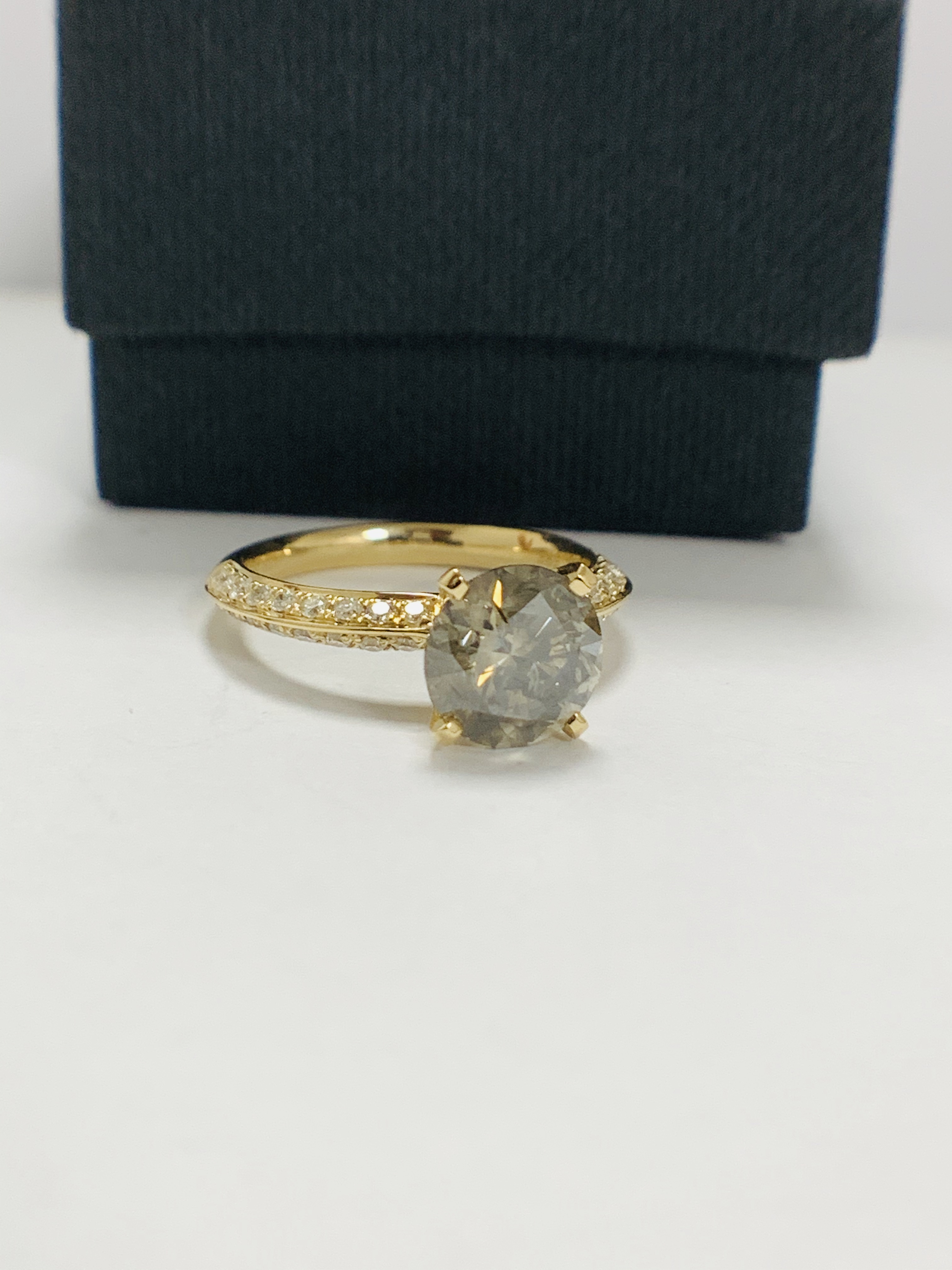 14ct Yellow Gold Diamond ring featuring centre, round brilliant cut, cognac Diamond (2.03ct), claw s - Image 9 of 13