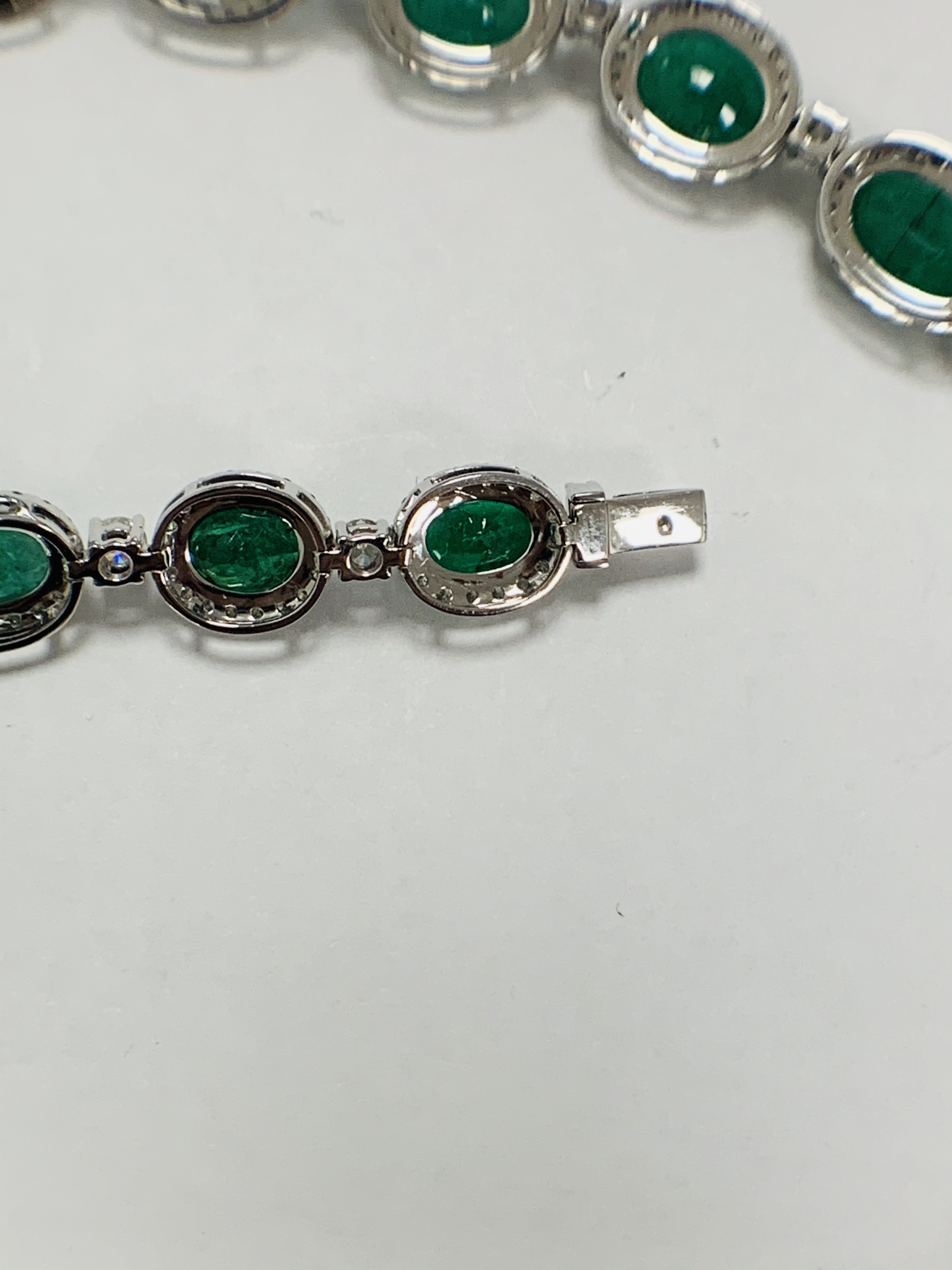 Platinum and Yellow Gold Emerald and Diamond necklace featuring, 29 oval cut, light to deep green Em - Image 19 of 36