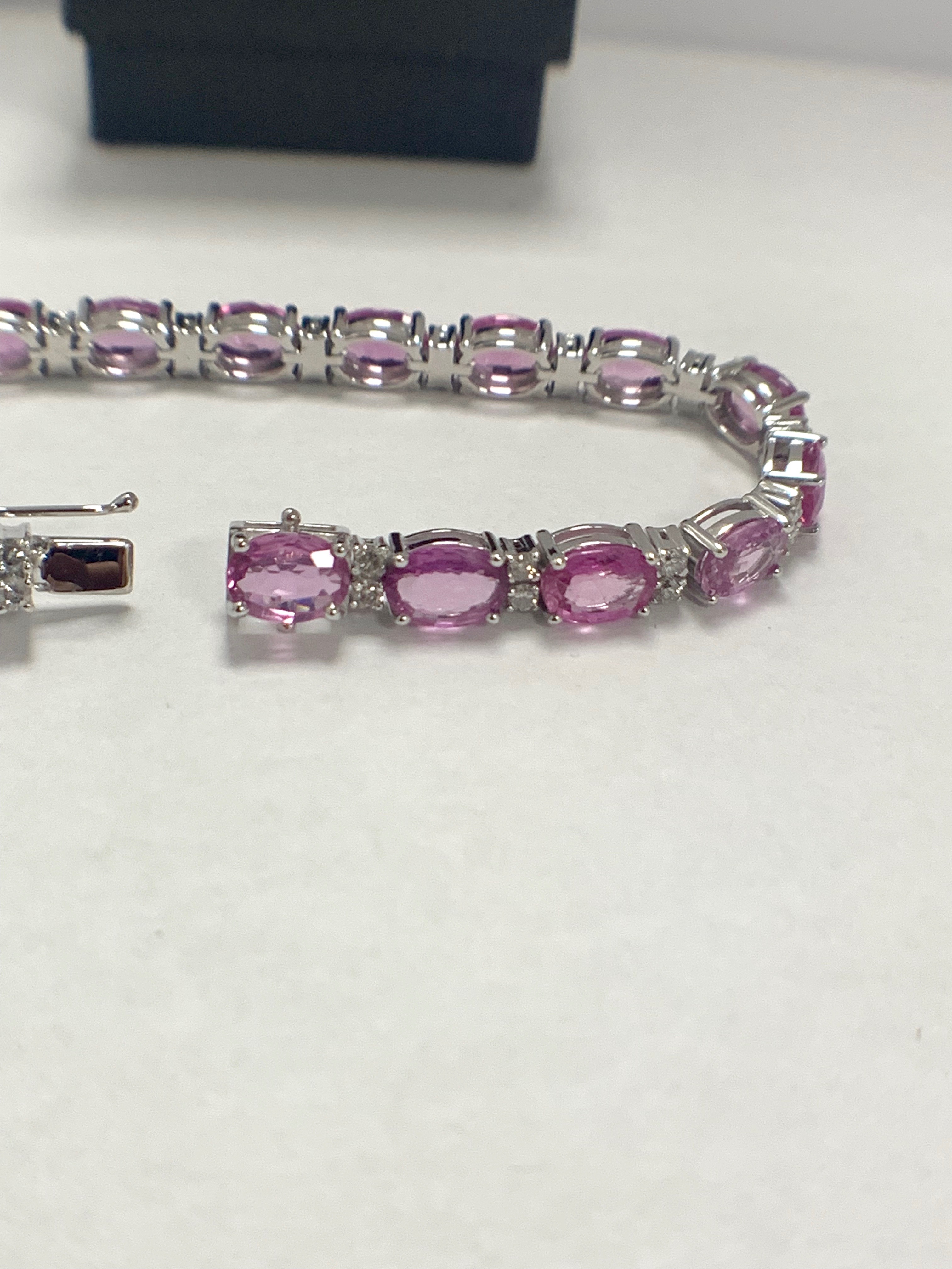 14ct White Gold Sapphire and Diamond bracelet featuring, 19 oval cut, pink Sapphires (15.93ct TSW) - Image 6 of 11