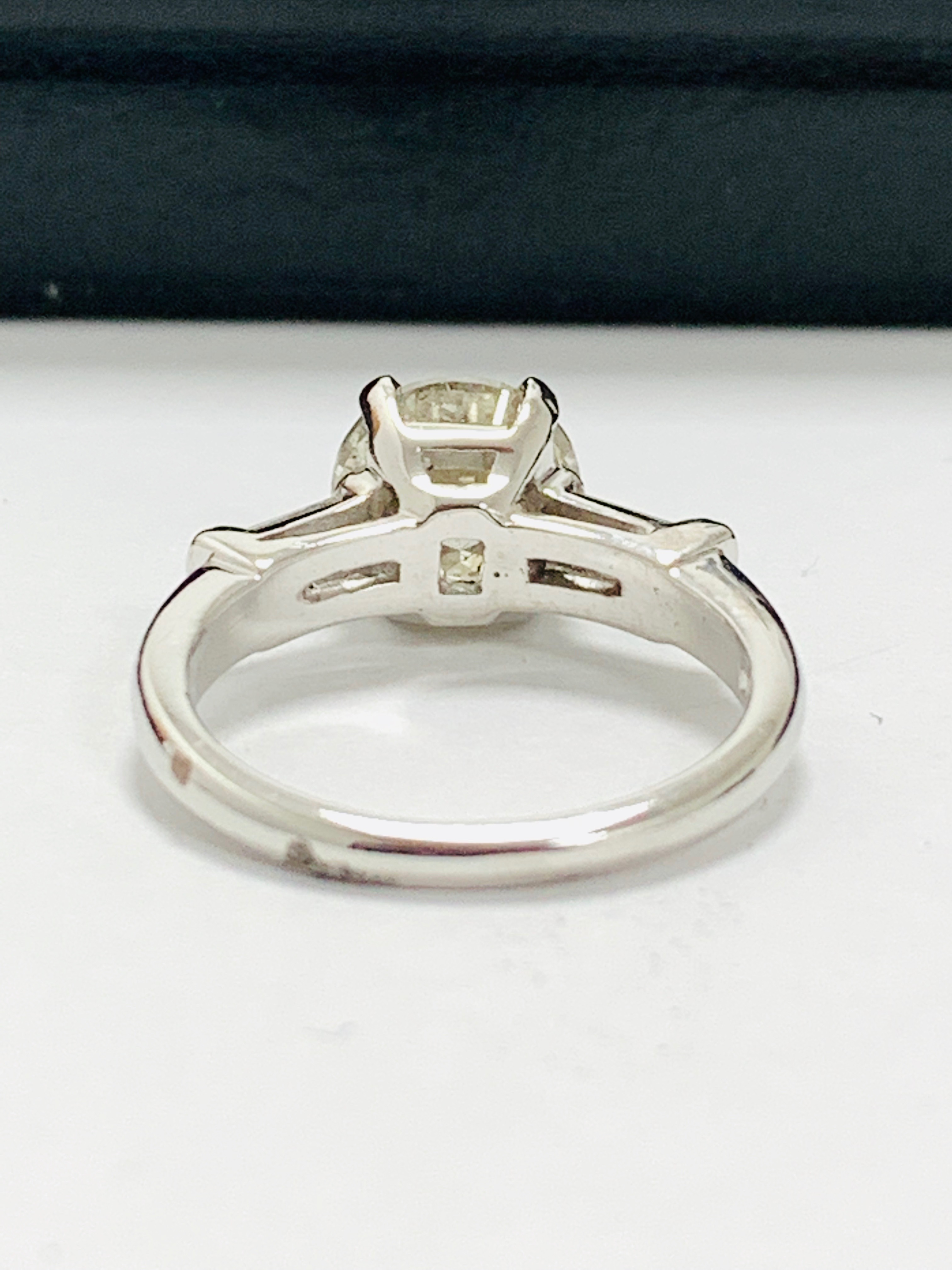 platinum diamond ring featuring - Image 5 of 12