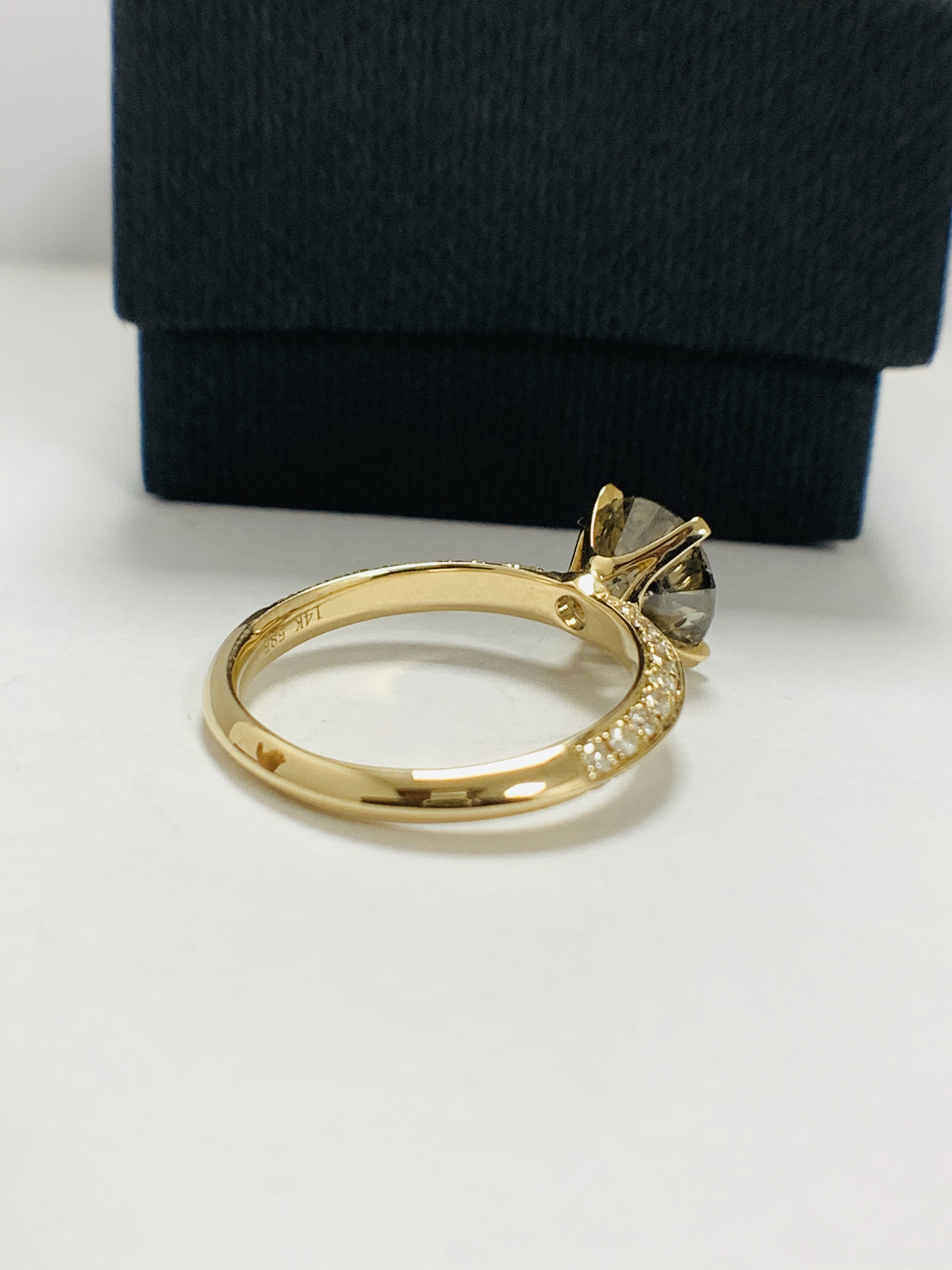14ct Yellow Gold Diamond ring featuring centre, round brilliant cut, cognac Diamond (2.03ct), claw s - Image 7 of 13