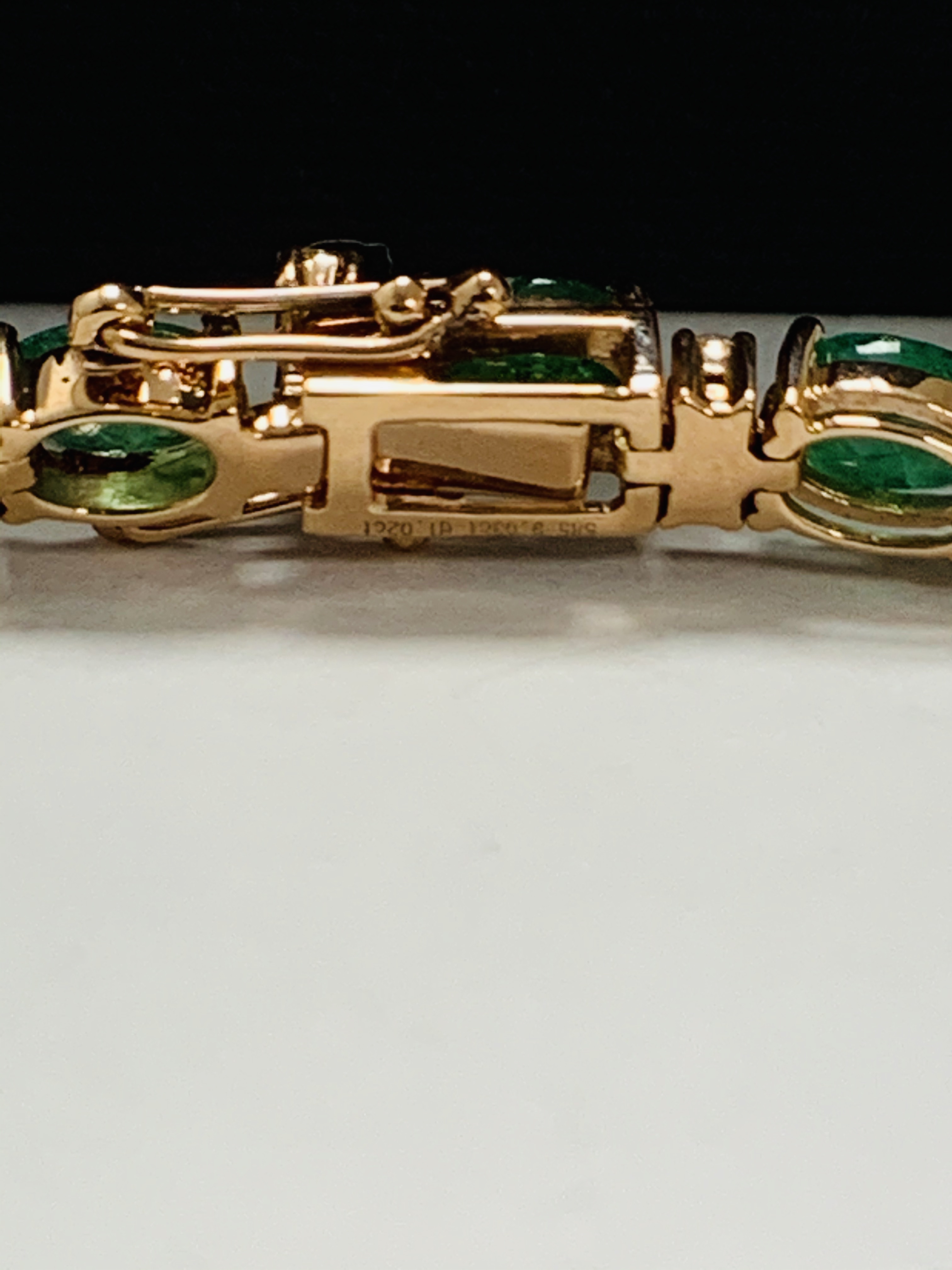 14ct Rose Gold Emerald and Diamond bracelet featuring, 21 oval cut, light green Emeralds (9.03ct TSW - Image 10 of 19