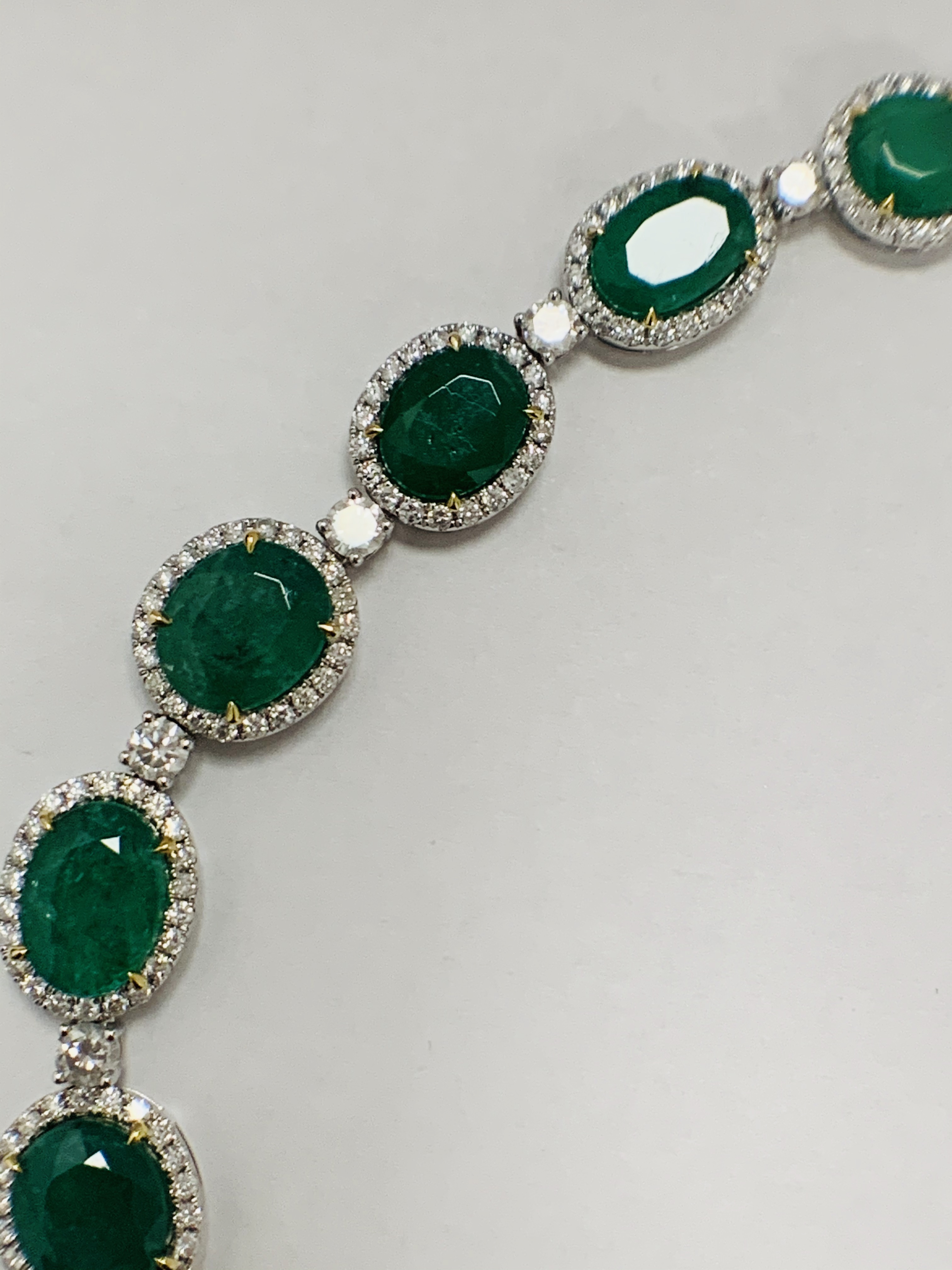 Platinum and Yellow Gold Emerald and Diamond necklace featuring, 29 oval cut, light to deep green Em - Image 24 of 36