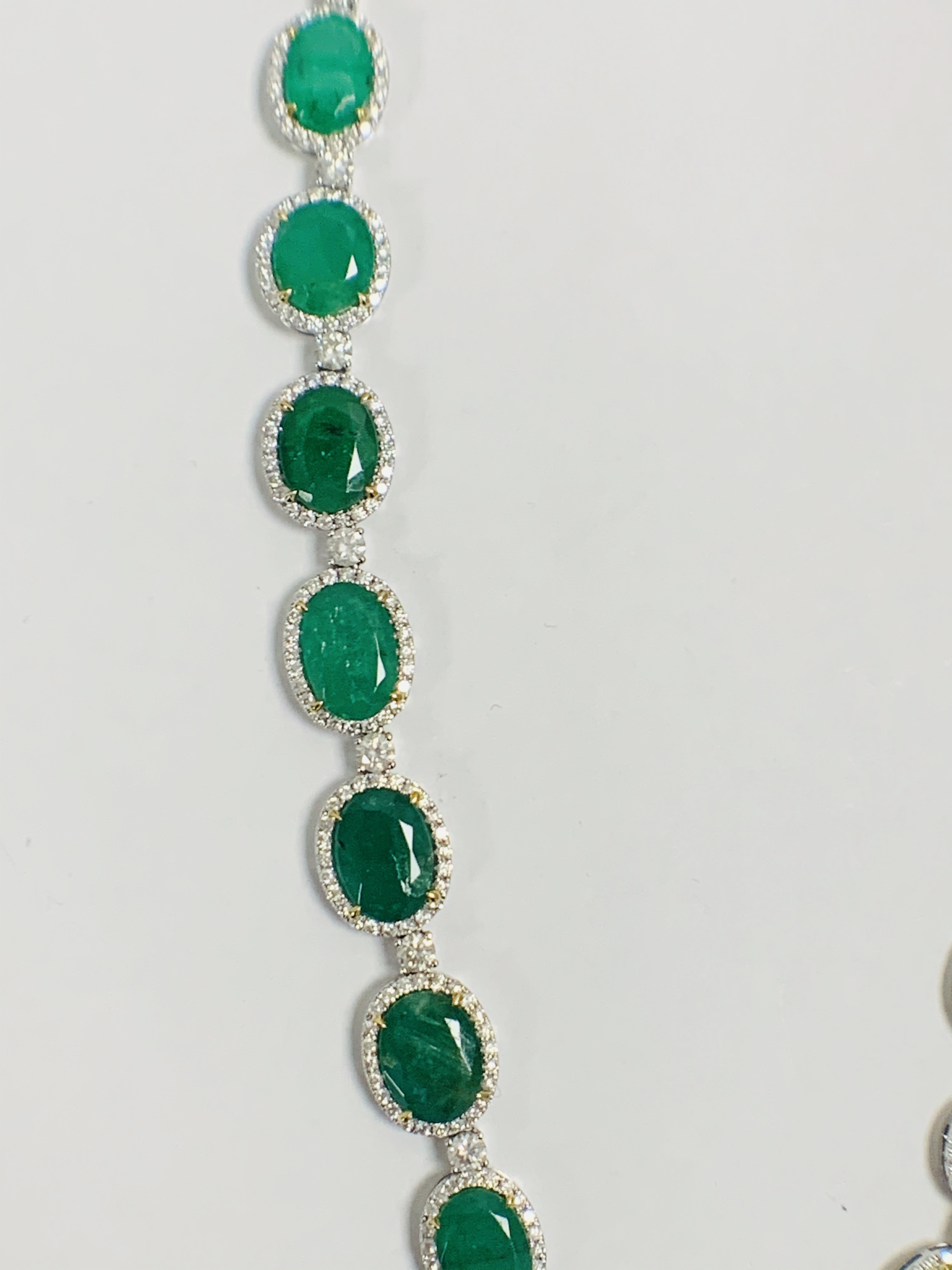 Platinum and Yellow Gold Emerald and Diamond necklace featuring, 29 oval cut, light to deep green Em - Image 3 of 36