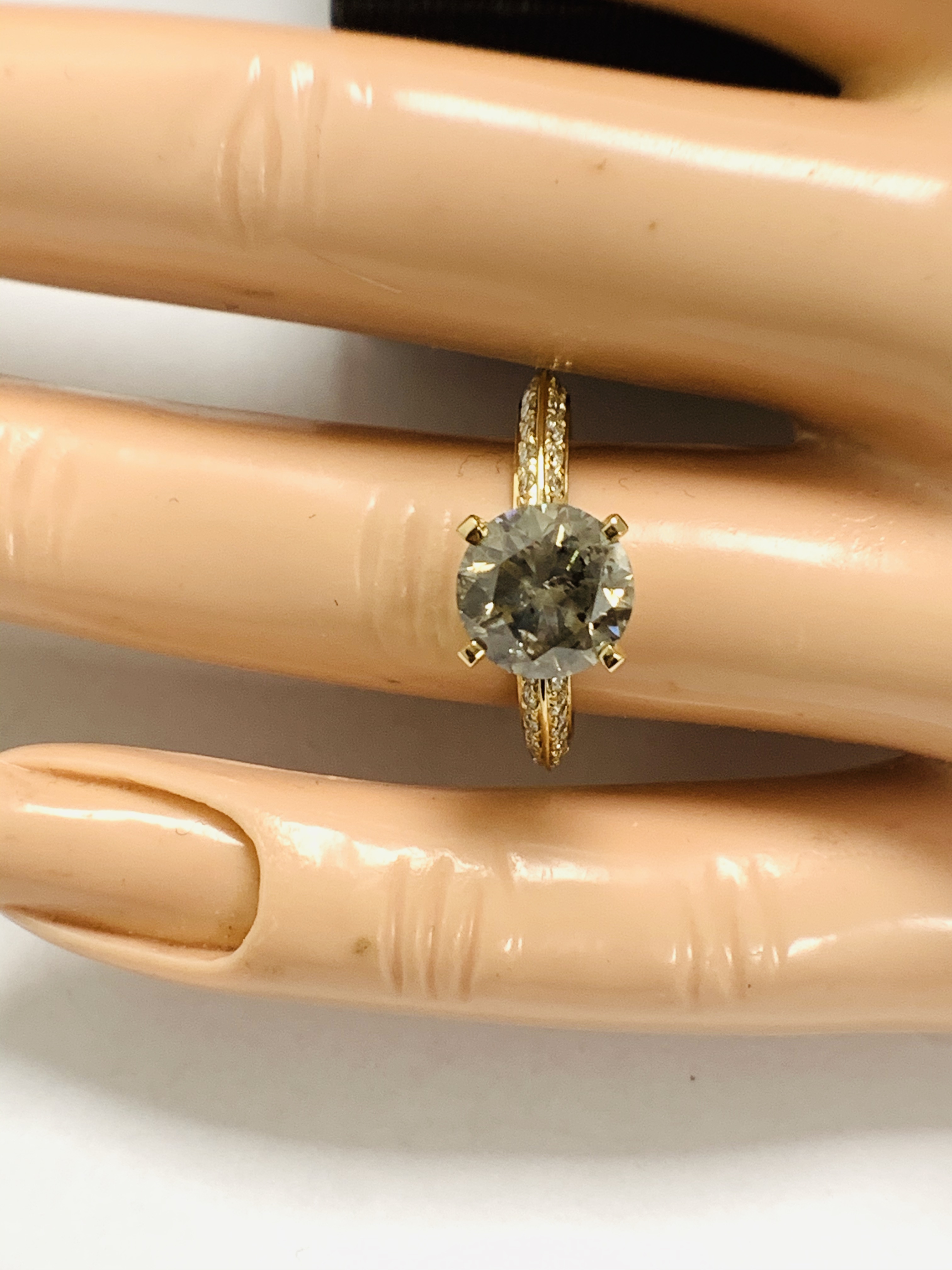 14ct Yellow Gold Diamond ring featuring centre, round brilliant cut, cognac Diamond (2.03ct), claw s - Image 11 of 13