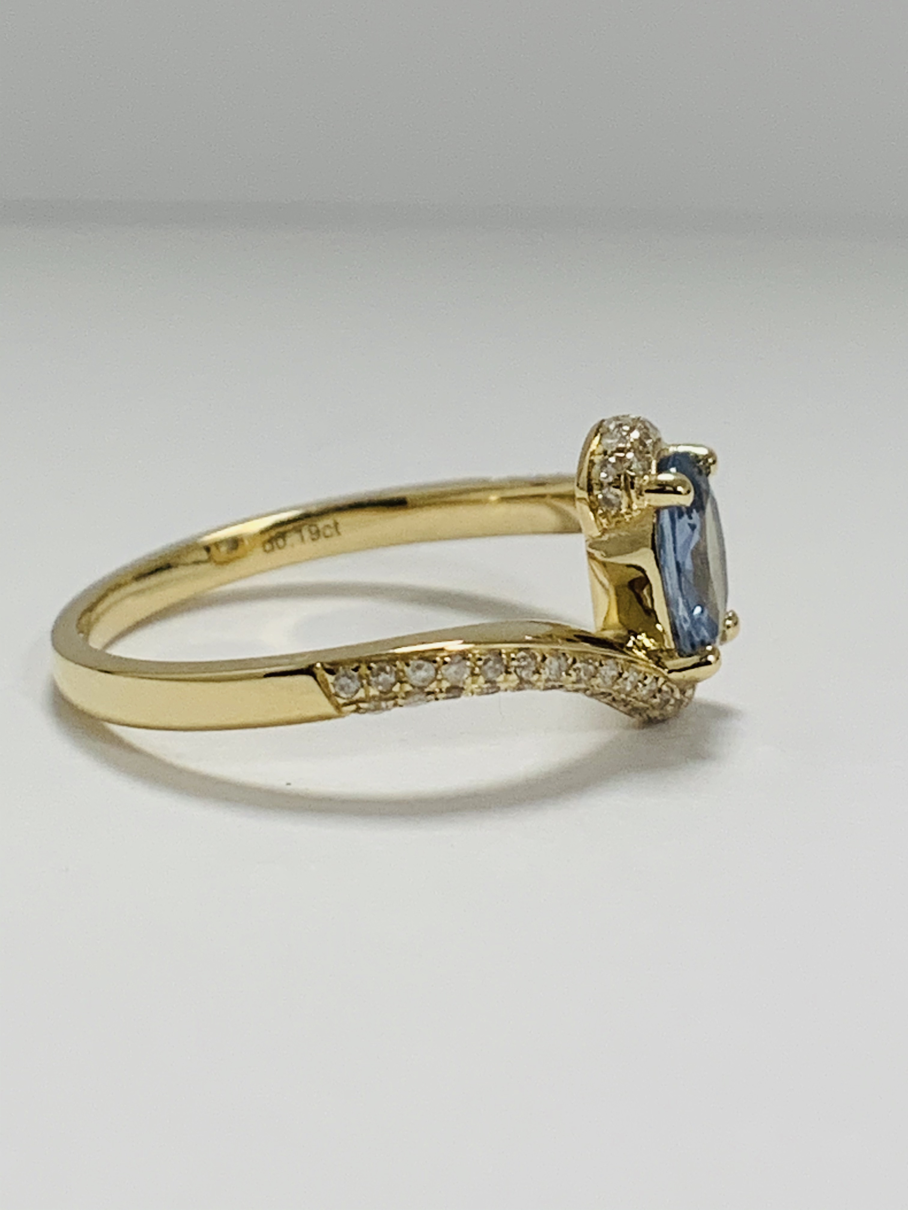 14ct Yellow Gold Sapphire and Diamond ring featuring centre, oval cut, light blue Sapphire (0.77ct), - Image 5 of 10