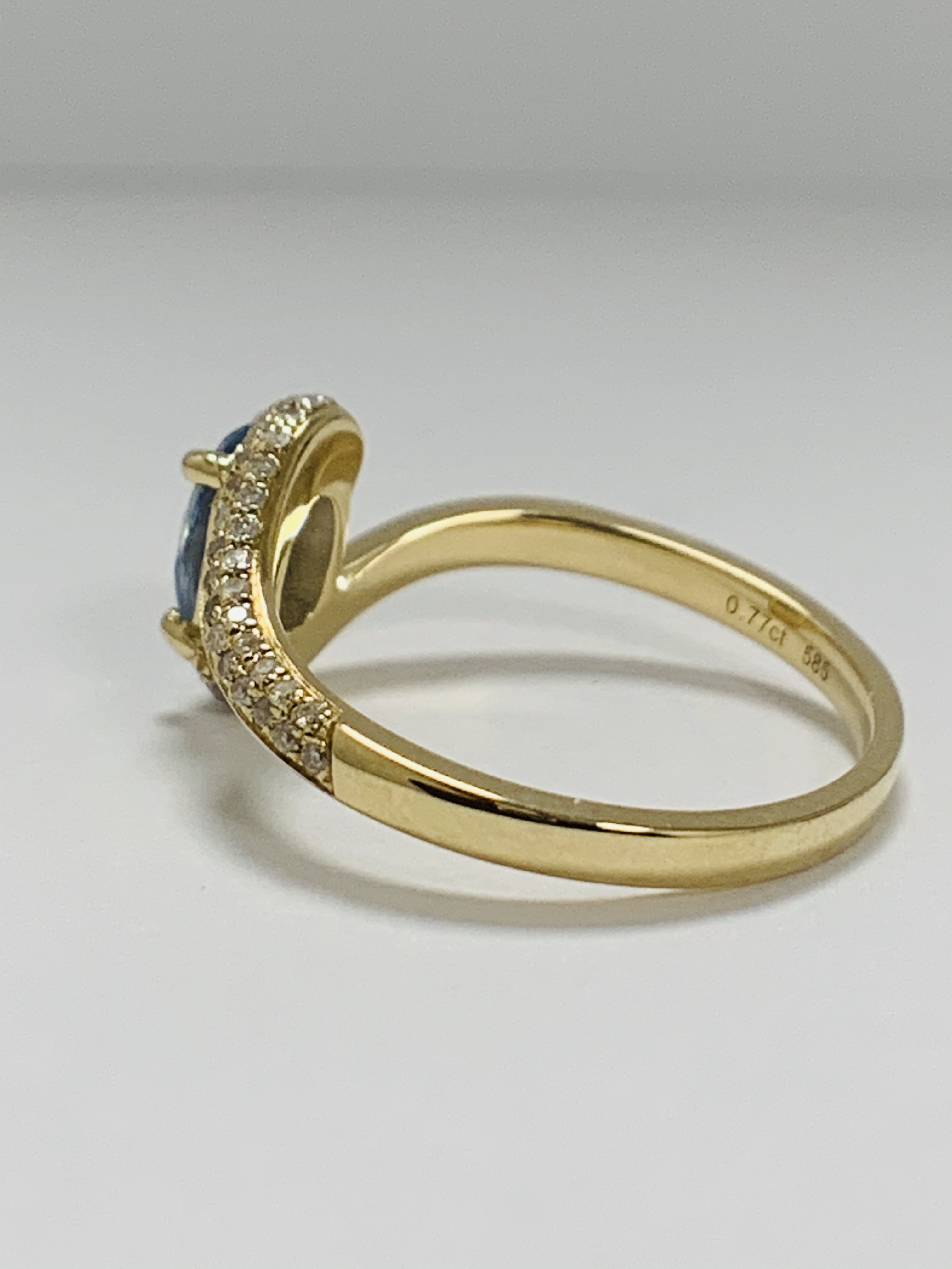 14ct Yellow Gold Sapphire and Diamond ring featuring centre, oval cut, light blue Sapphire (0.77ct), - Image 3 of 10