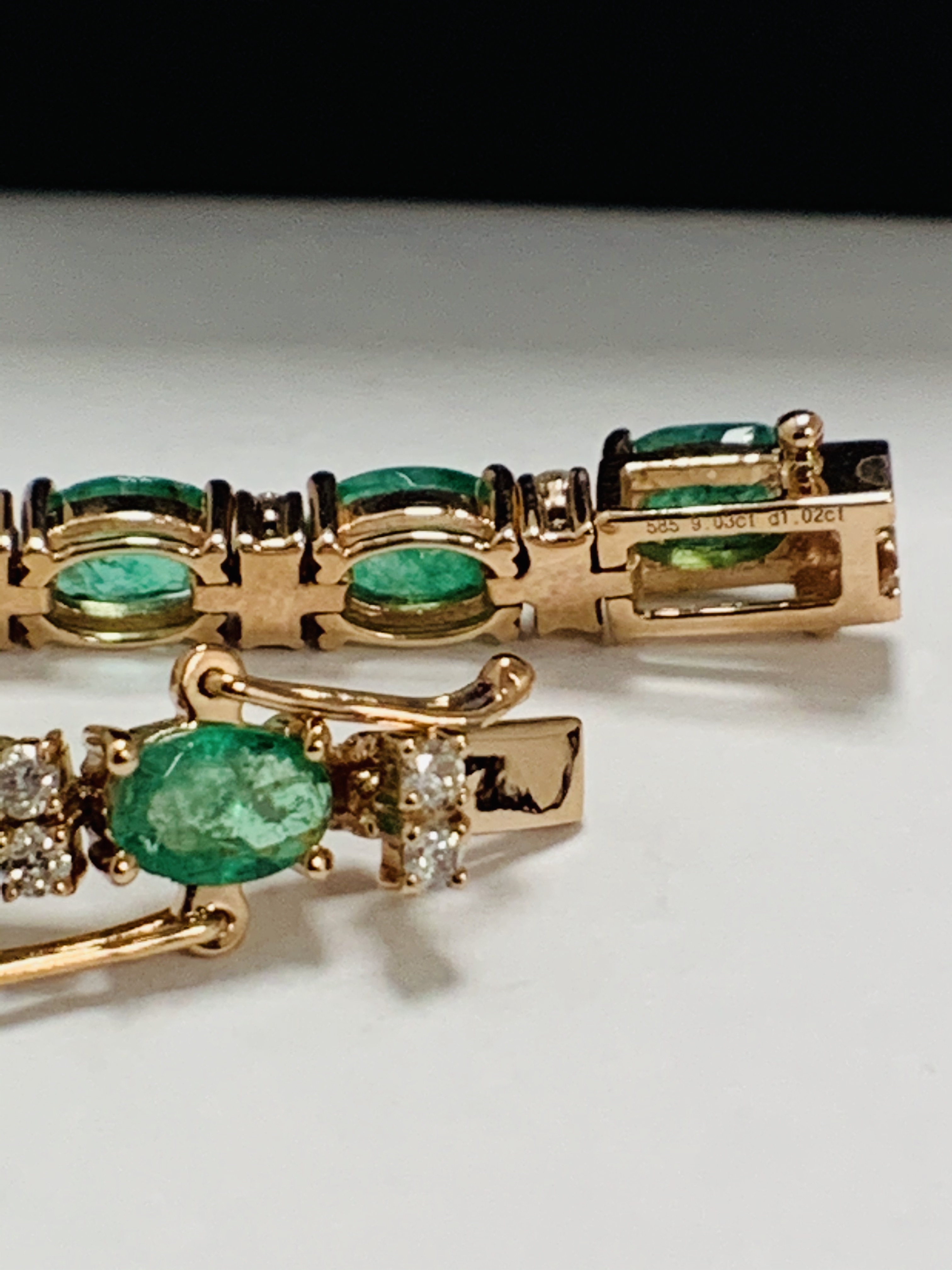 14ct Rose Gold Emerald and Diamond bracelet featuring, 21 oval cut, light green Emeralds (9.03ct TSW - Image 12 of 19