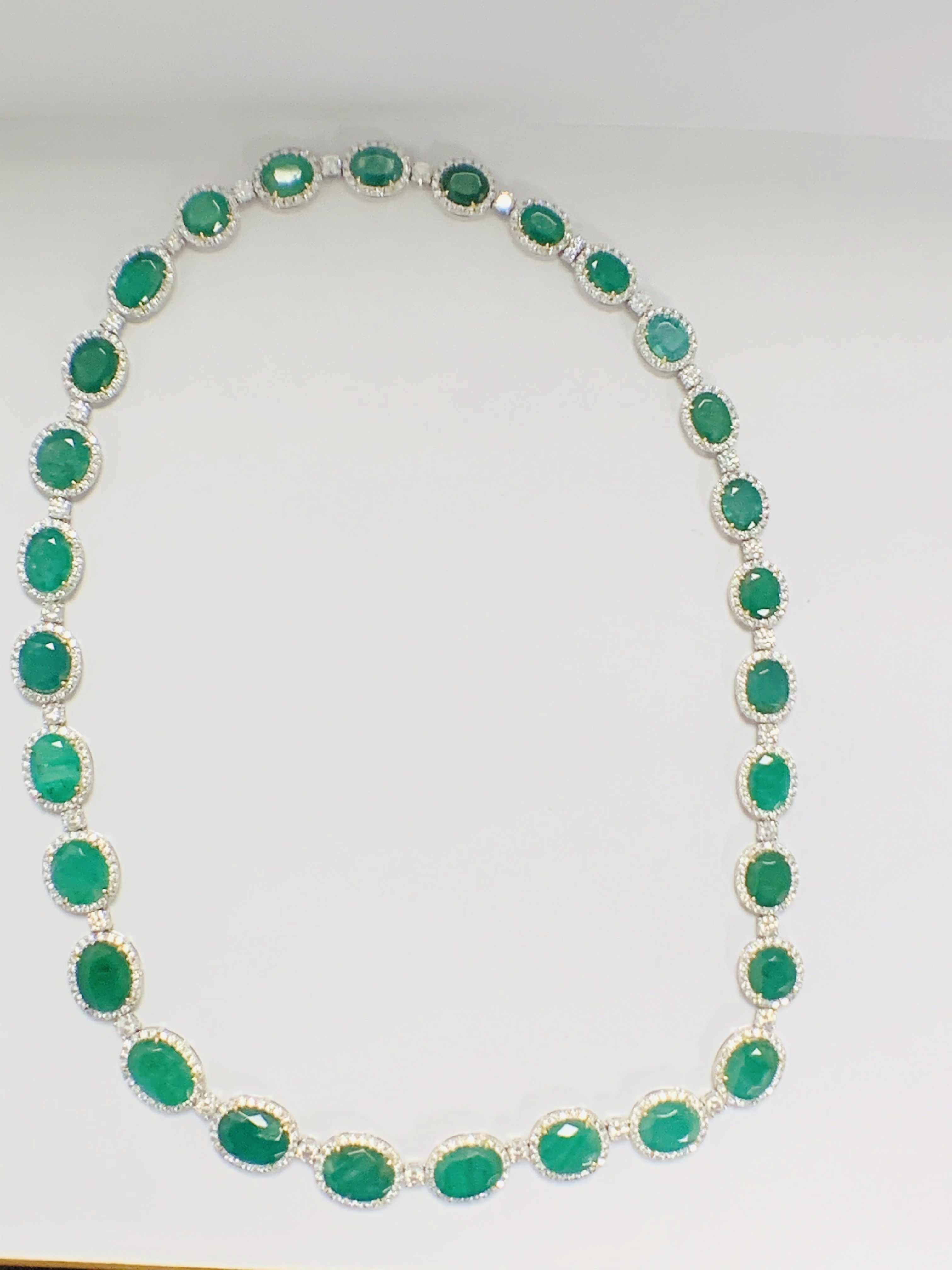 Platinum and Yellow Gold Emerald and Diamond necklace featuring, 29 oval cut, light to deep green Em - Image 31 of 36