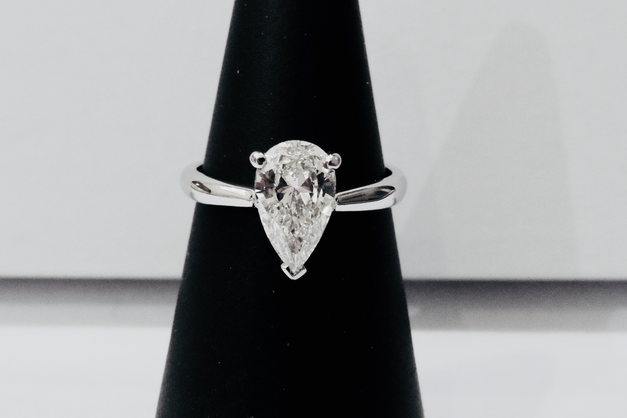 1CT Pearshape diamond ,EGL certification E colour si1 clarity, hallmark 950.