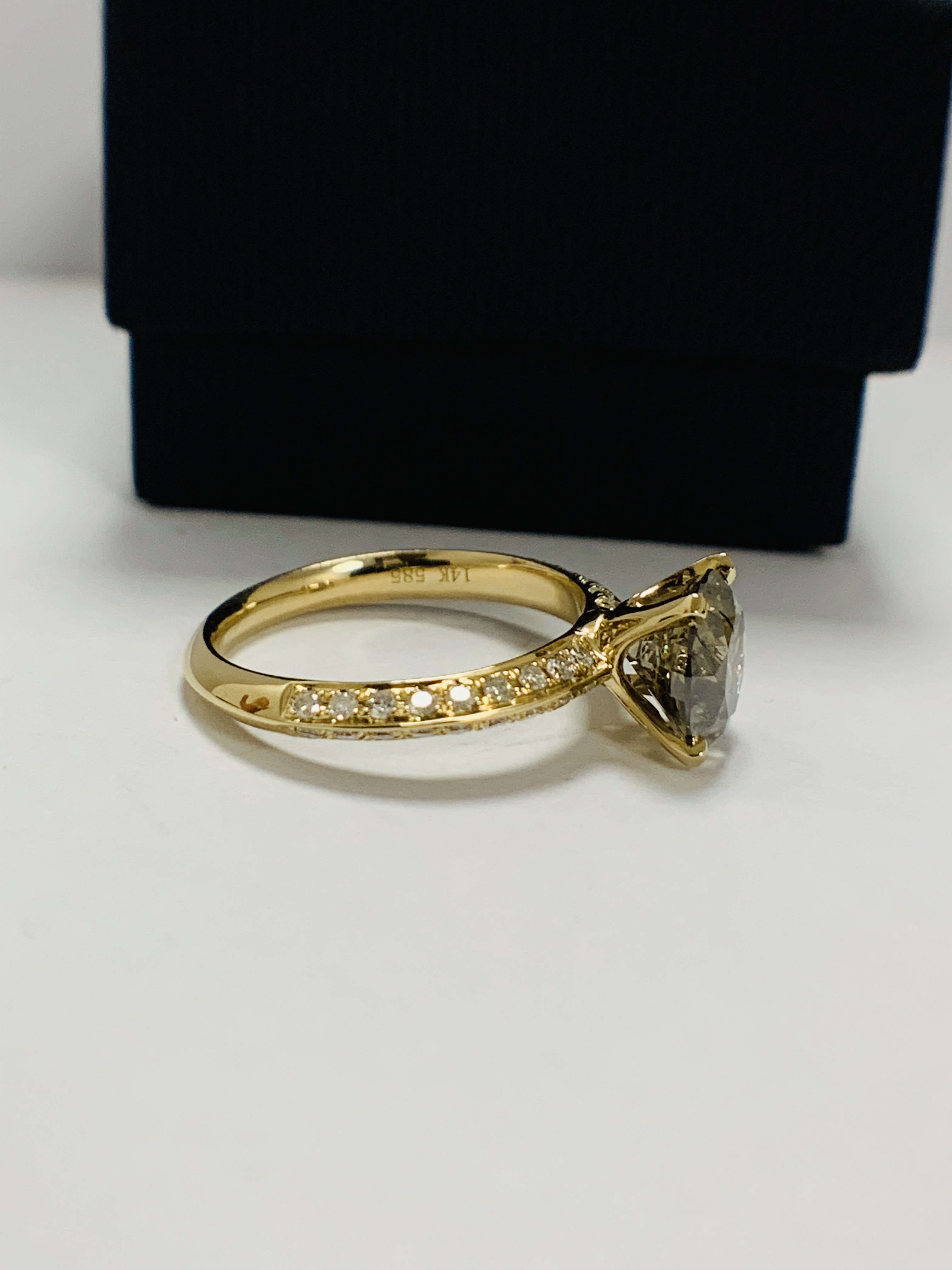 14ct Yellow Gold Diamond ring featuring centre, round brilliant cut, cognac Diamond (2.03ct), claw s - Image 8 of 13