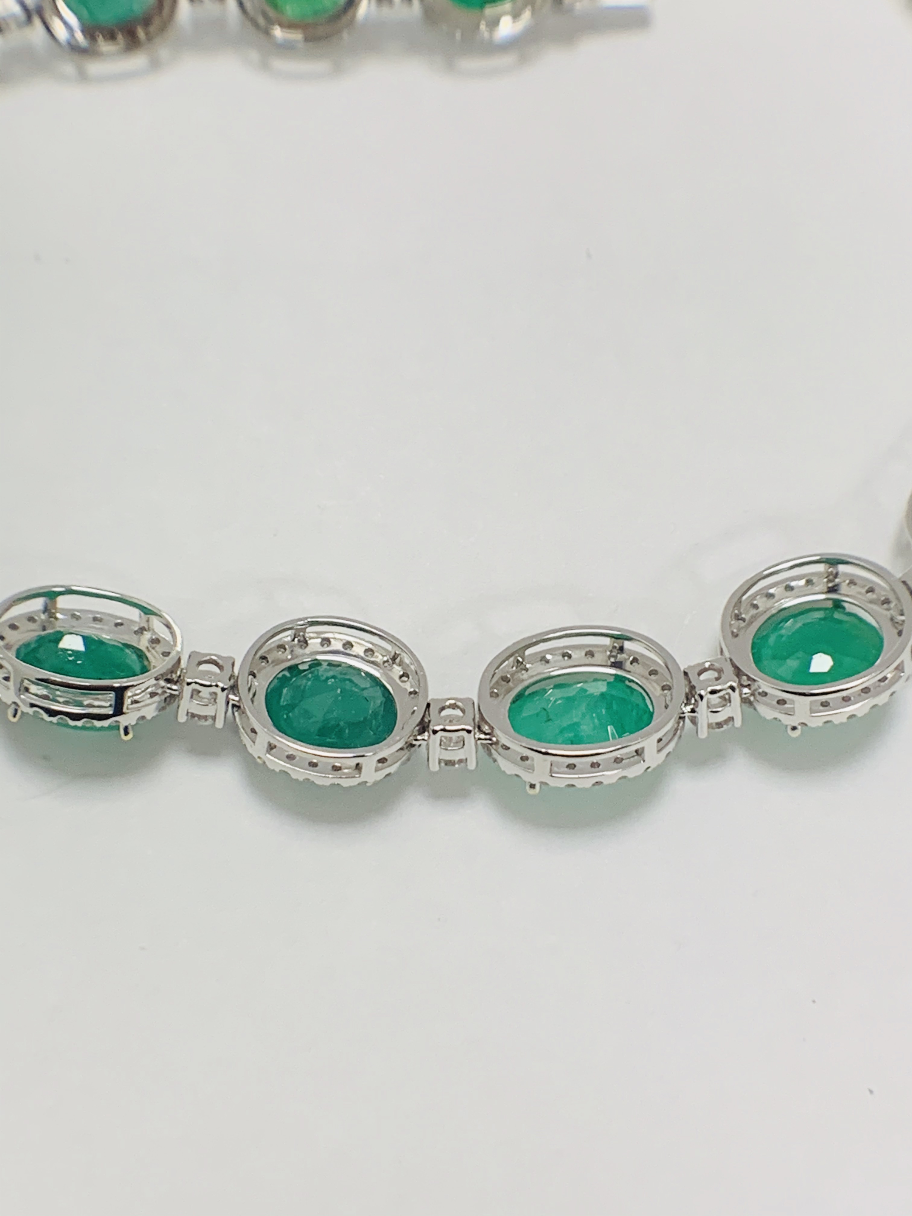 Platinum and Yellow Gold Emerald and Diamond necklace featuring, 29 oval cut, light to deep green Em - Image 16 of 36