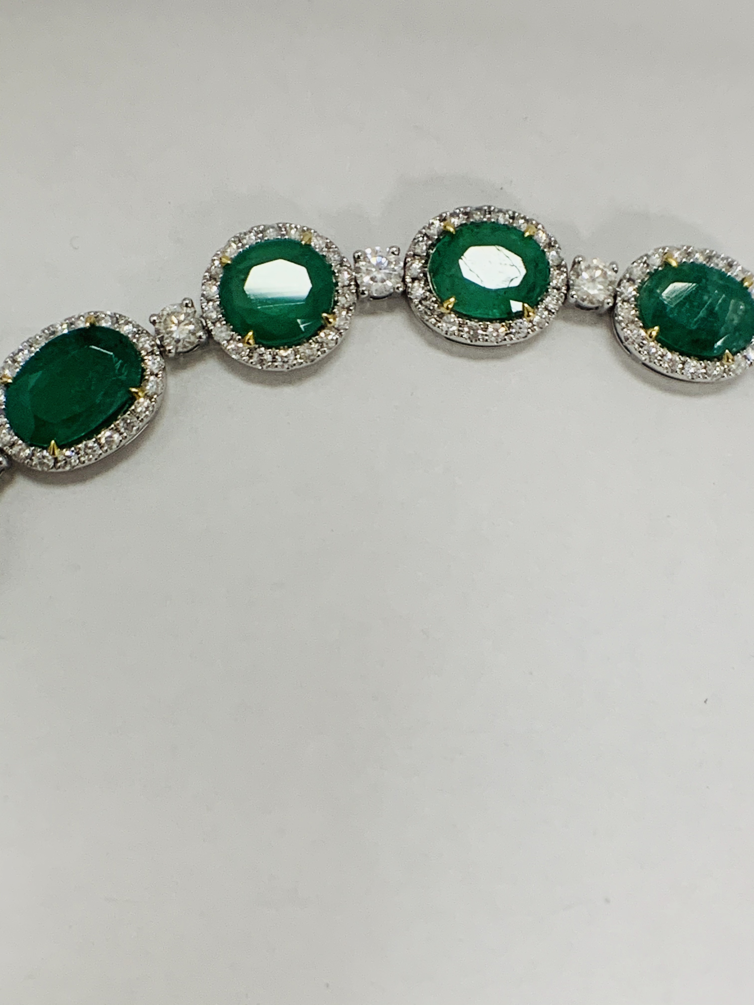 Platinum and Yellow Gold Emerald and Diamond necklace featuring, 29 oval cut, light to deep green Em - Image 25 of 36