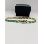 14ct Rose Gold Emerald and Diamond bracelet featuring, 21 oval cut, light green Emeralds (9.03ct TSW