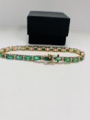 14ct Rose Gold Emerald and Diamond bracelet featuring, 21 oval cut, light green Emeralds (9.03ct TSW