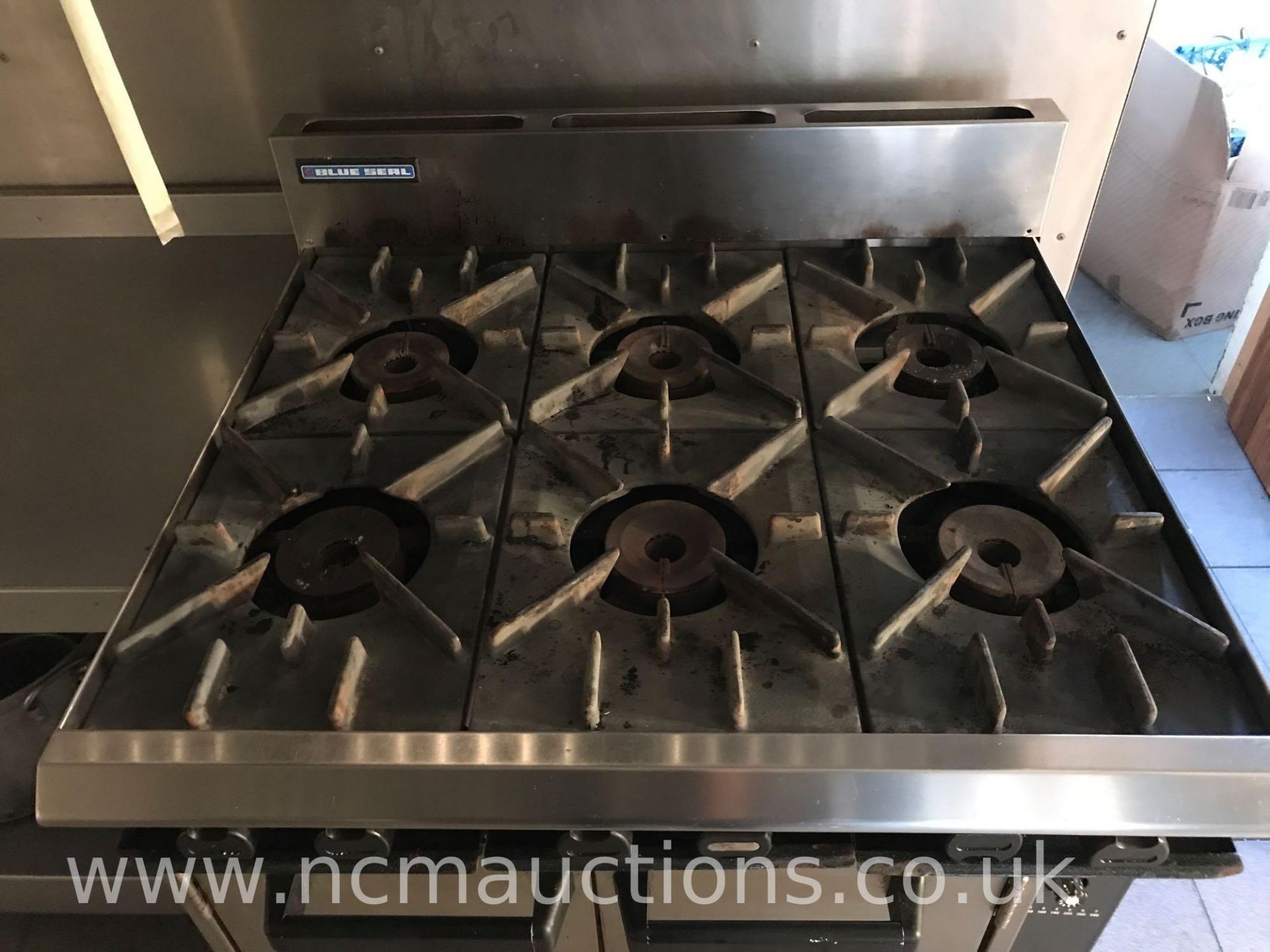 Blue seal oven and 6x hob burner - Image 2 of 3