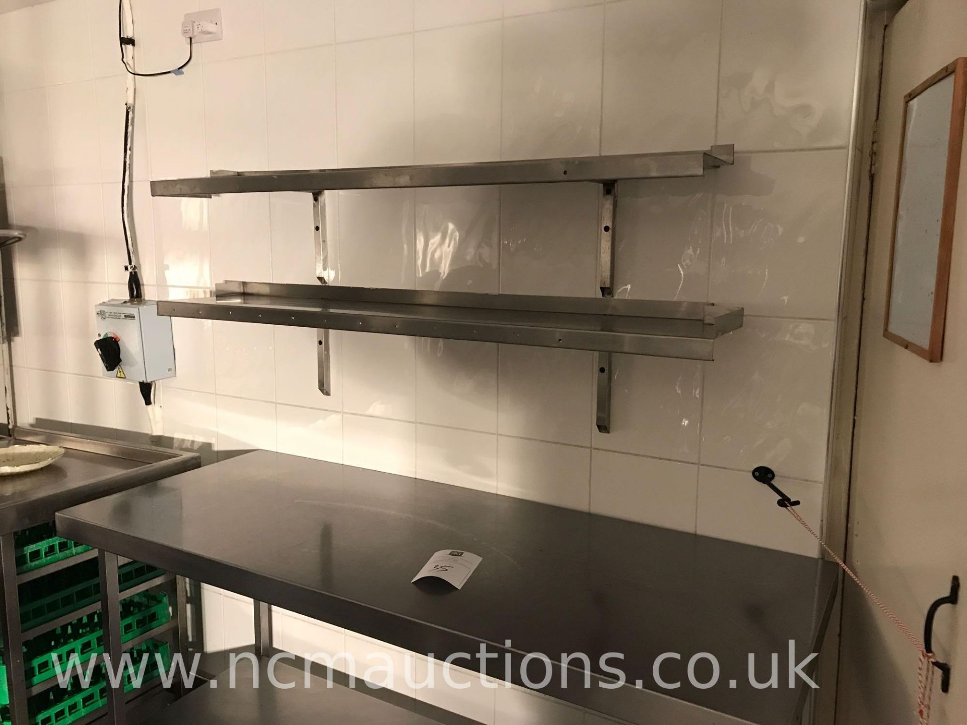 Stainless steel counter and 2x shelf - Image 3 of 4