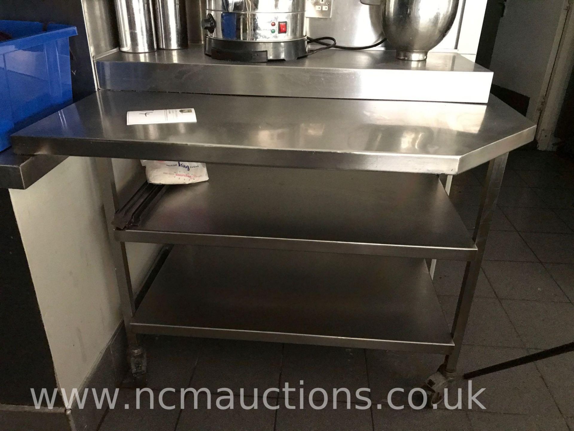 Stainless steel counter on castor wheels