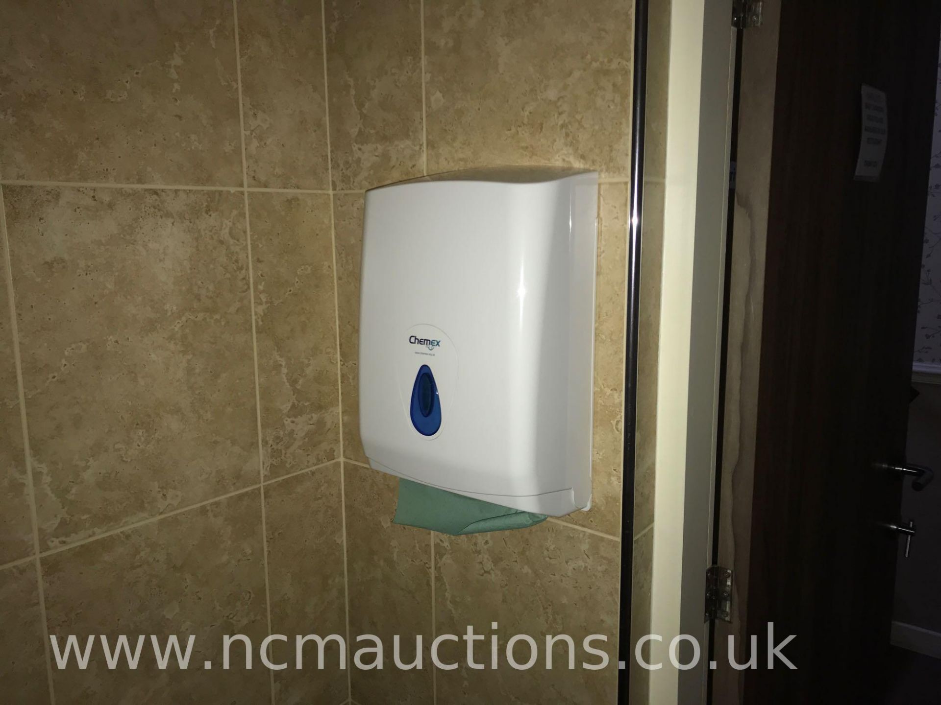 Contents of disabled toilet - Image 5 of 5