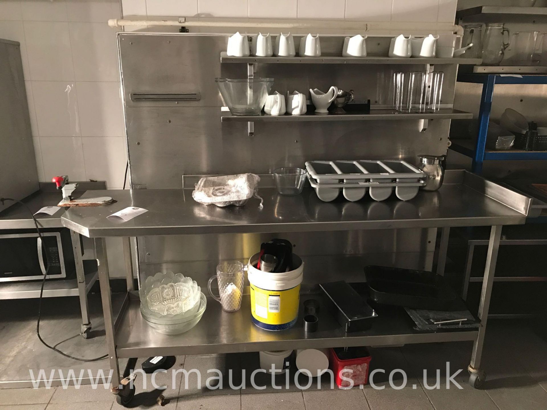 Stainless steel counter on castor wheels and 2x shelves