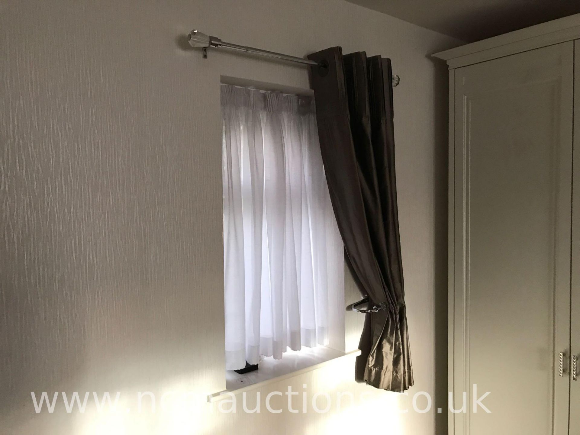 Contents of room 1 and 3 sets of curtains (corridor) - Image 3 of 9