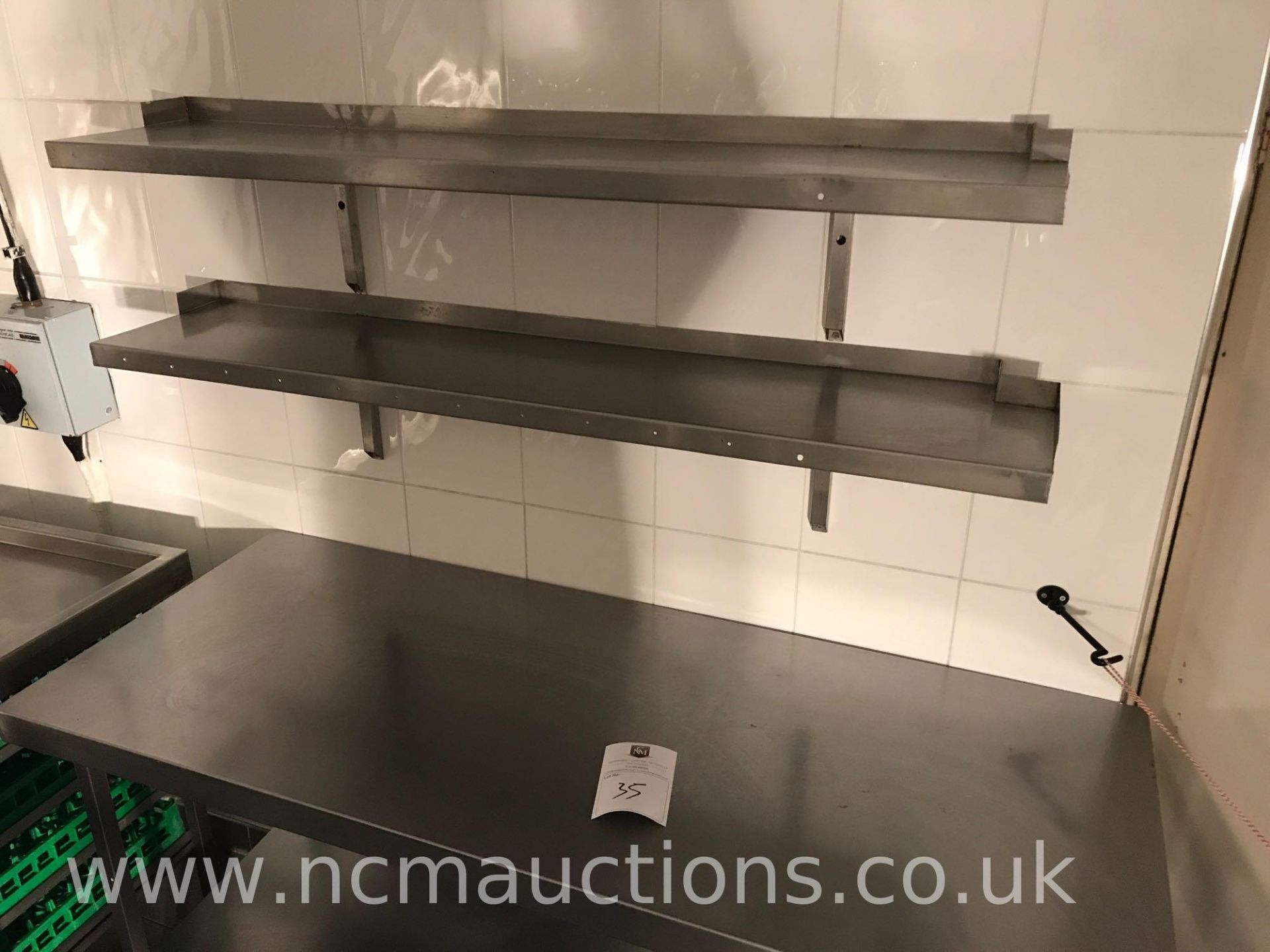 Stainless steel counter and 2x shelf - Image 4 of 4