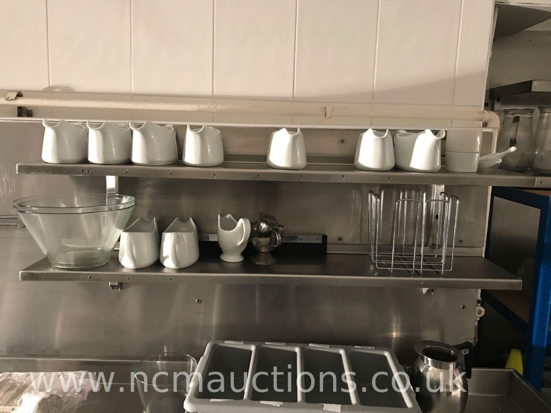 Stainless steel counter on castor wheels and 2x shelves - Image 2 of 3