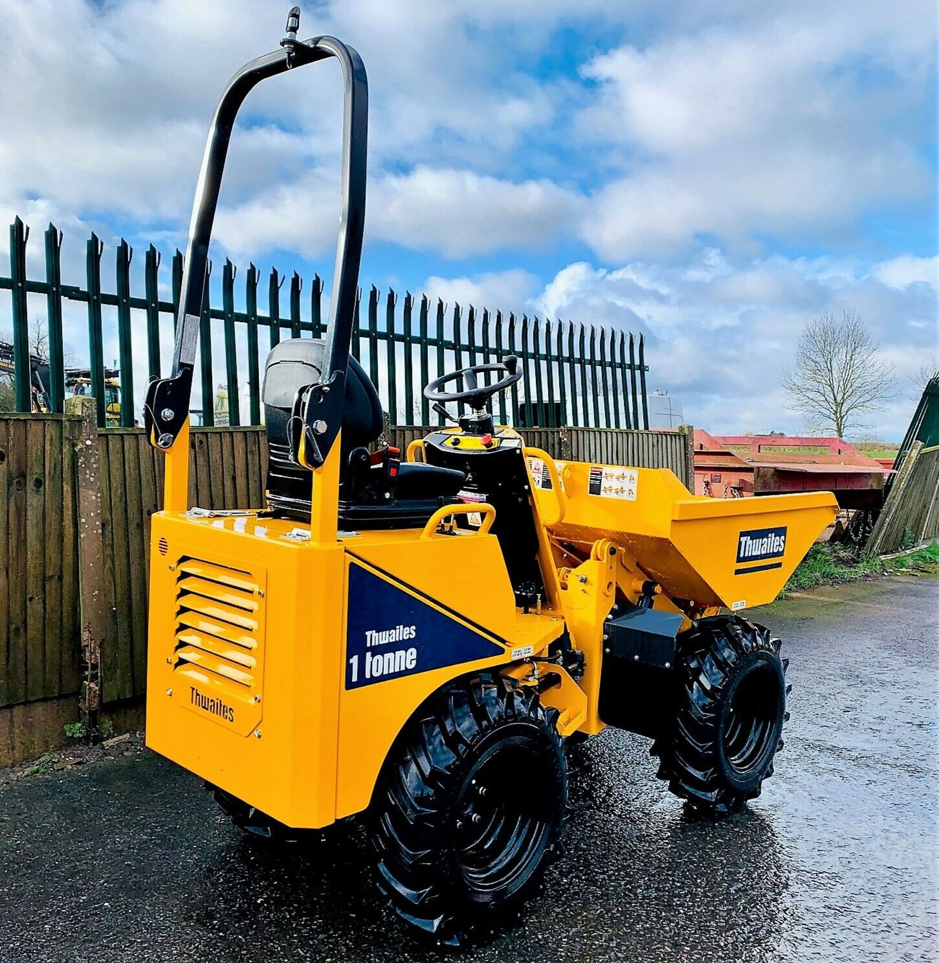 Thwaites MACH 201 1 Tonne High Tip Dumper - Image 4 of 12