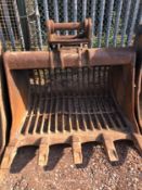 20 Tonne 360 Excavator Bucket and Breaker Job Lot