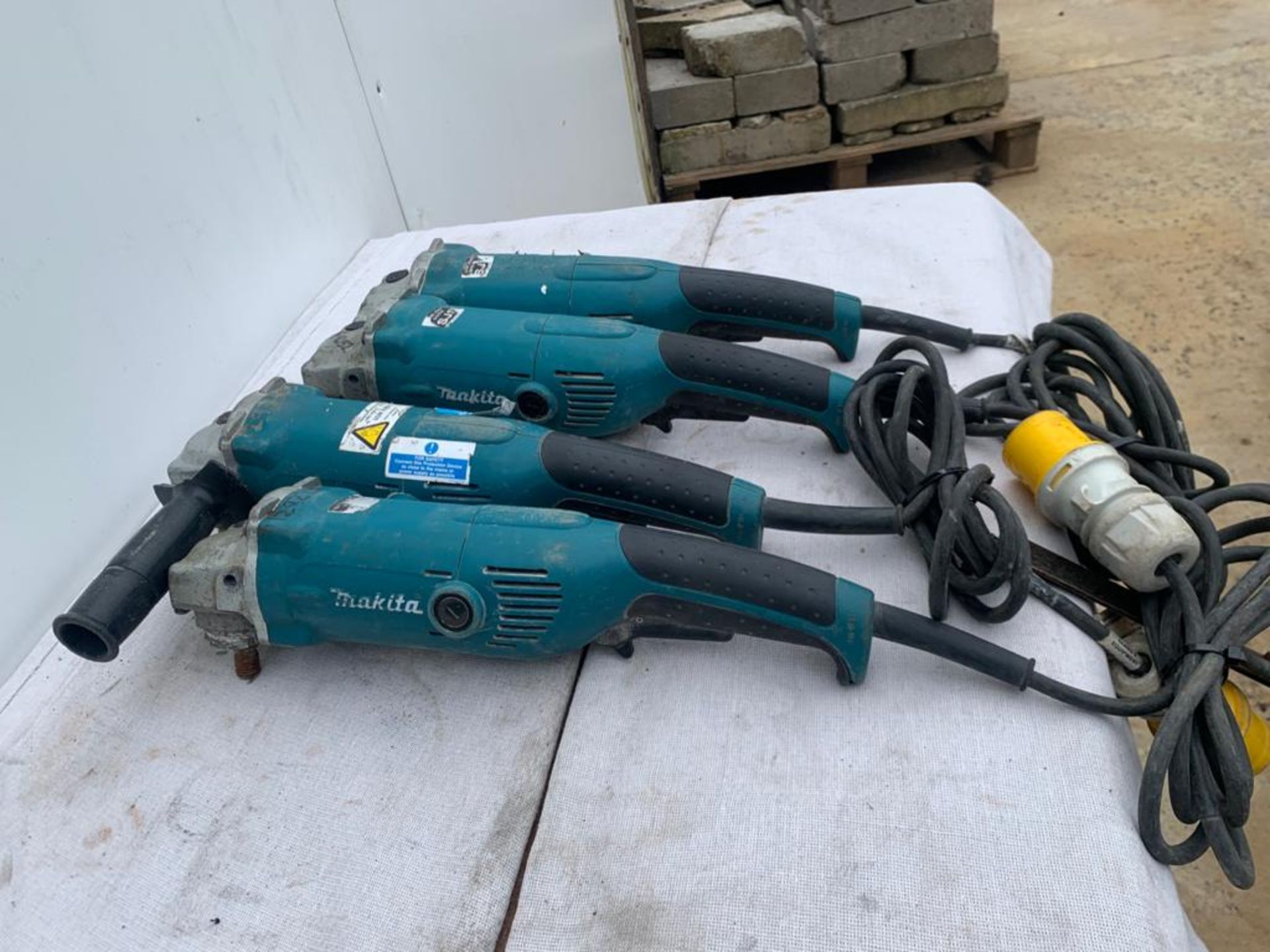 4 Makita Grinders 110v - Image 2 of 2