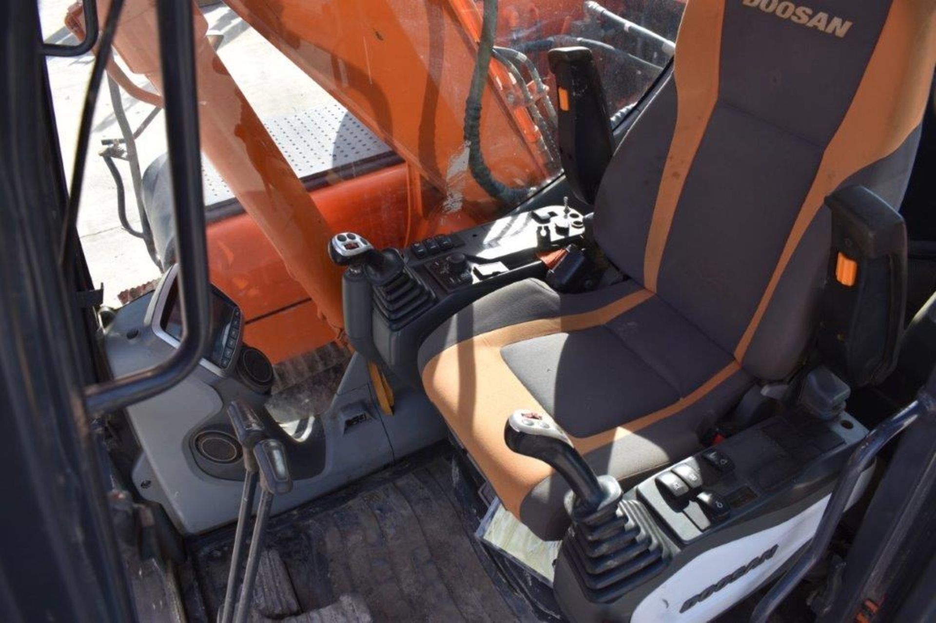 2013 Doosan DX140 - Image 2 of 12